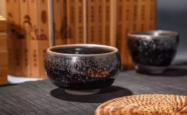 Drinking tea with Jianzhan is a kind of fashion.