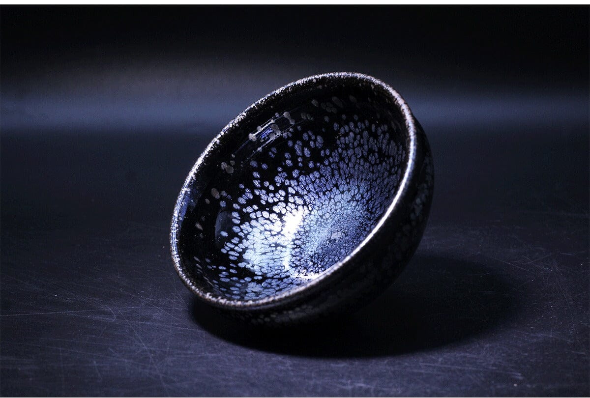 Who determines the value of Jian bowls?