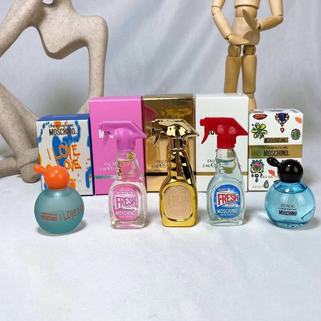  Moschino mini perfume