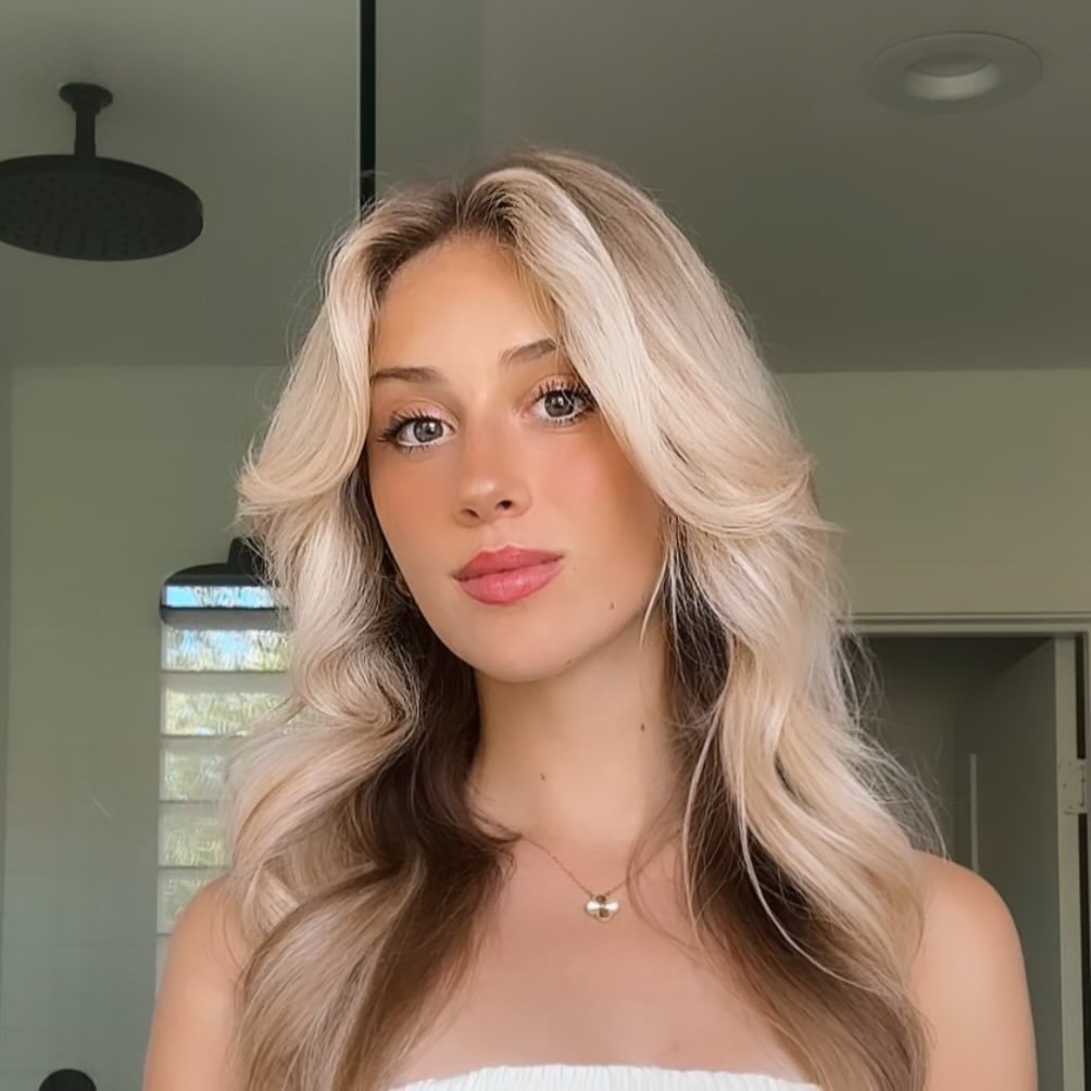 Fashion enthusiast and loyal Lookise customer.