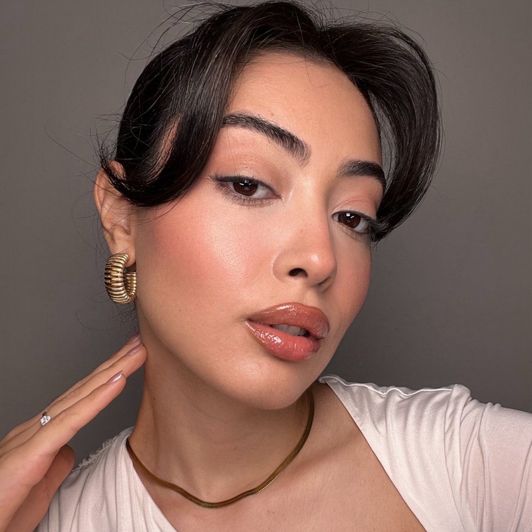 Enthusiast of elegant fashion