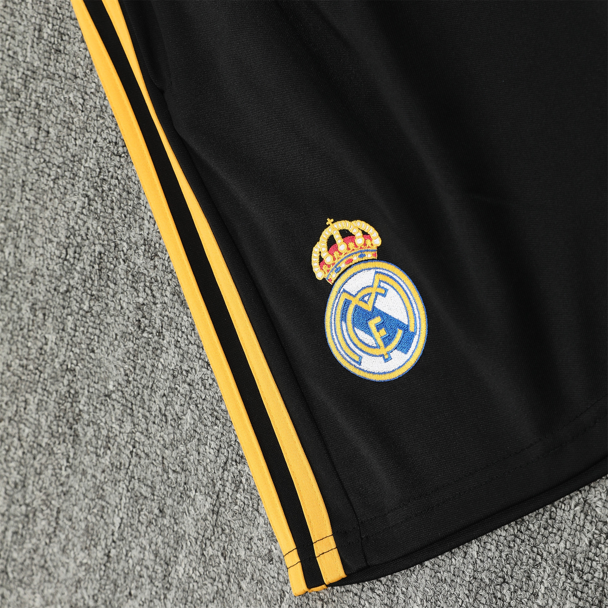 JerseysGala.com | Real Madrid 24-25 Short-Sleeve Training Set - Green Leopard Top & Black Shorts -Customize Name, Number and Patch | Worldwide Shipping