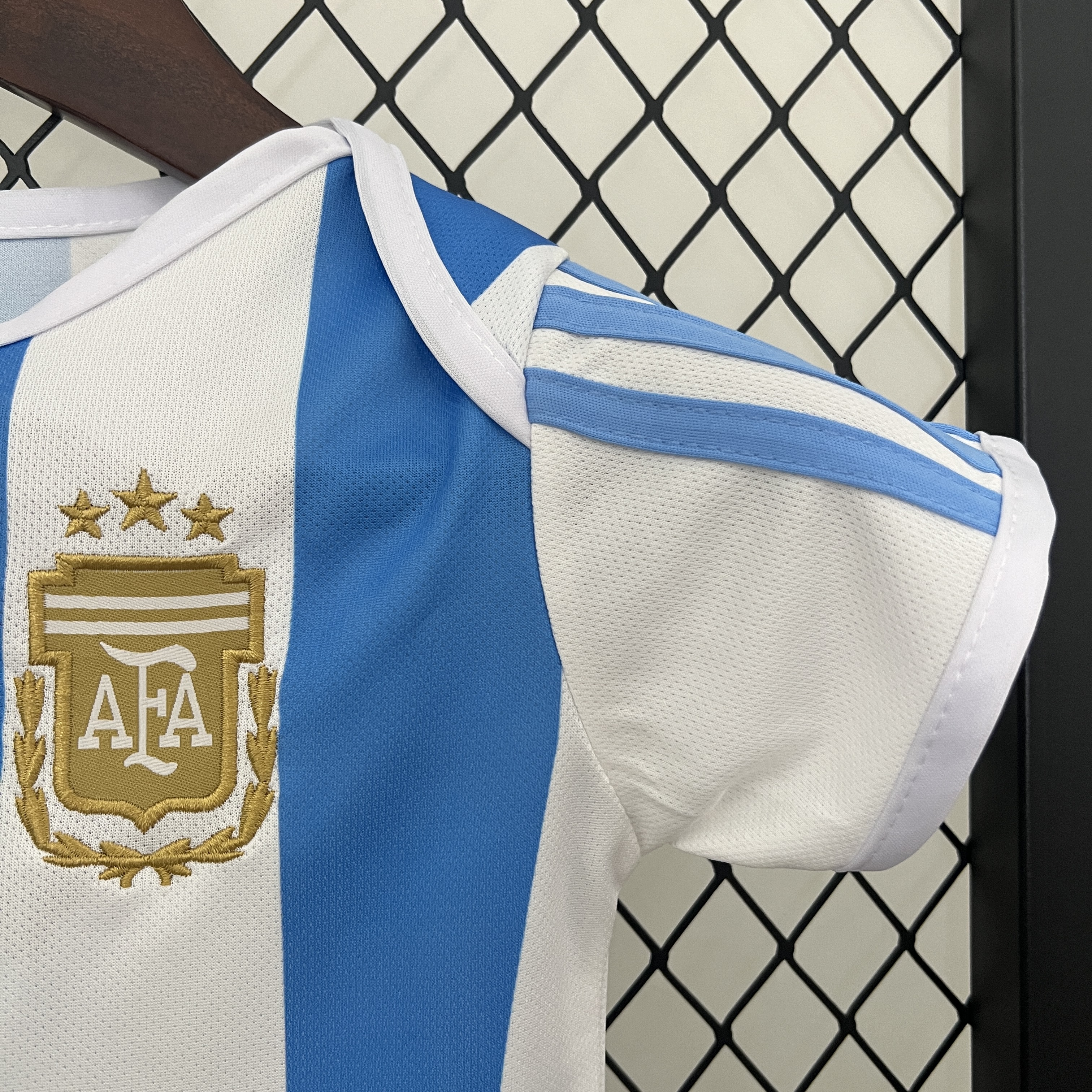 ManixJersey.com | Argentina 2024 Home Baby Crawling Suit -Customize Name, Number and Patch | Worldwide Shipping