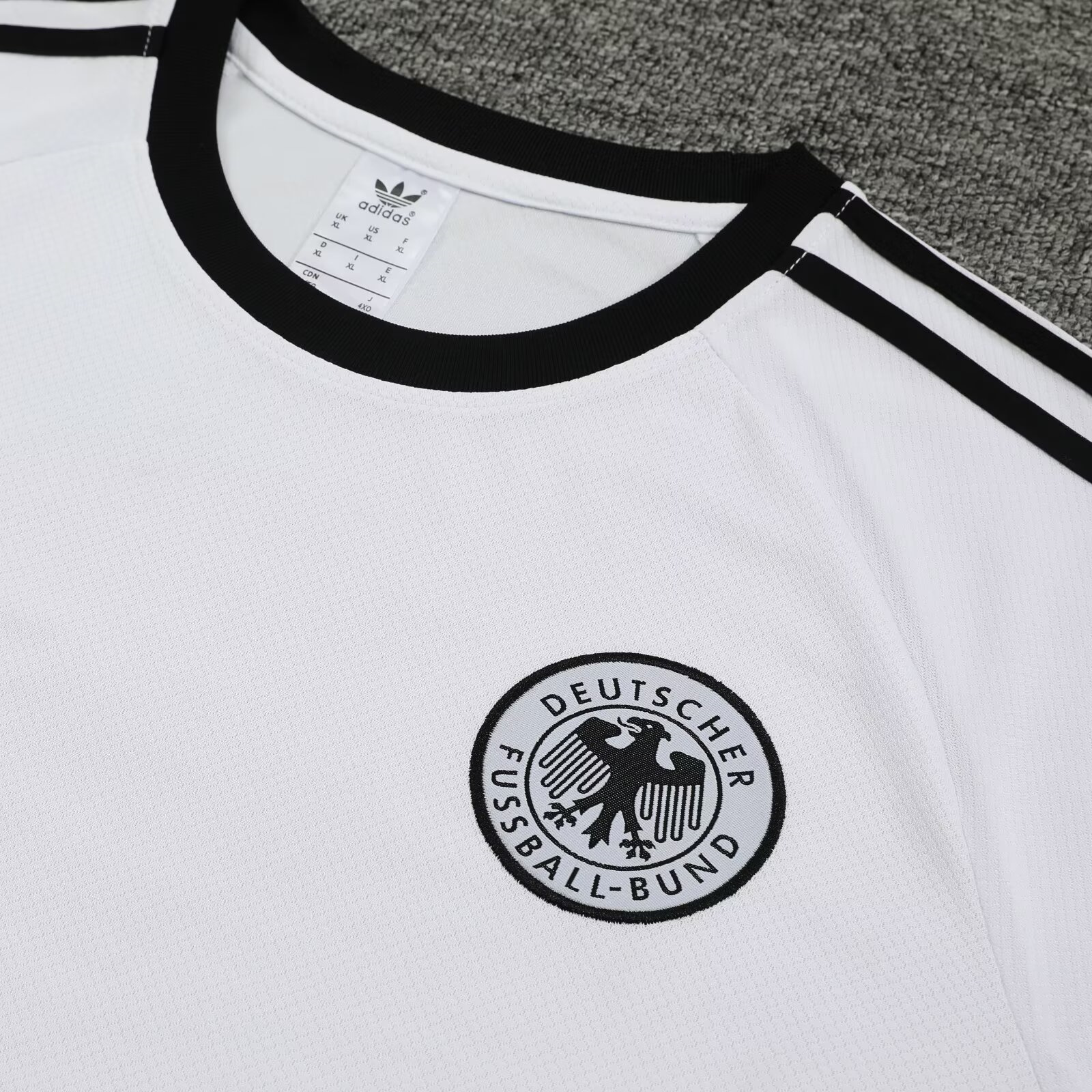 unitedfutballjersey-Germany 2024 Originals 3-Stripes Short-Sleeve Training Set - White