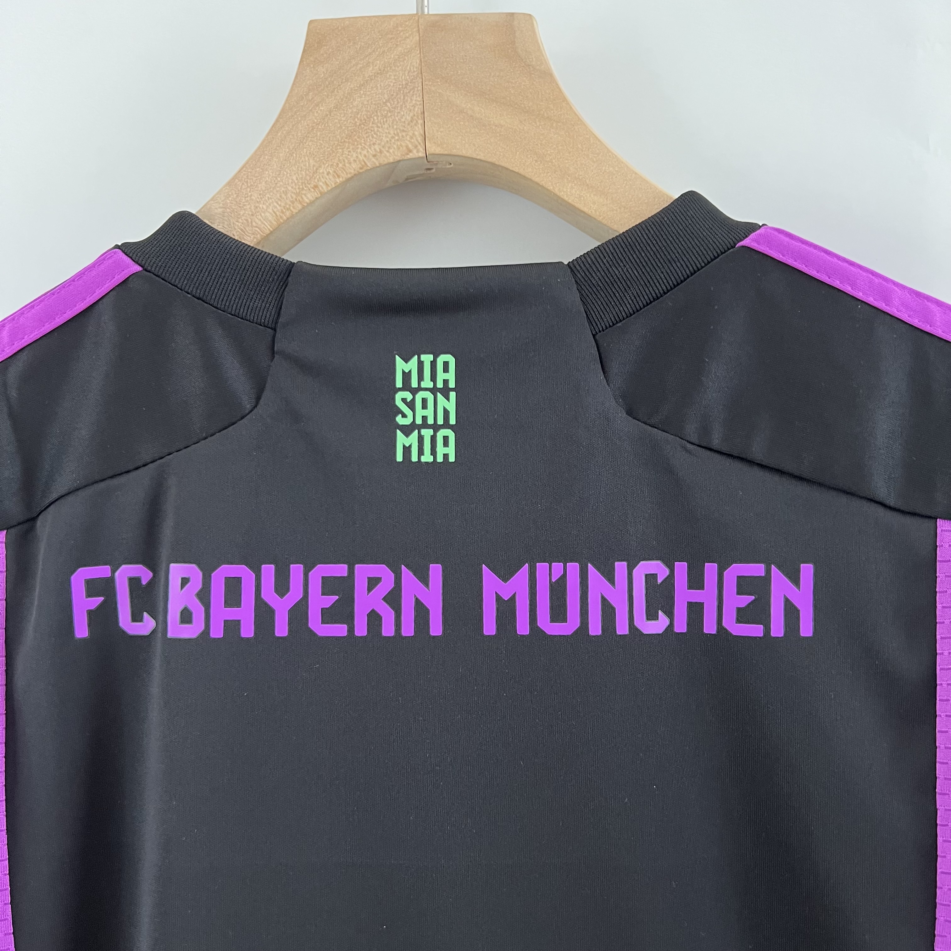 Bayern Munich 23-24 Away Kids kit:football jersey mysite: unitedjerseyfootball 邓江浪:football