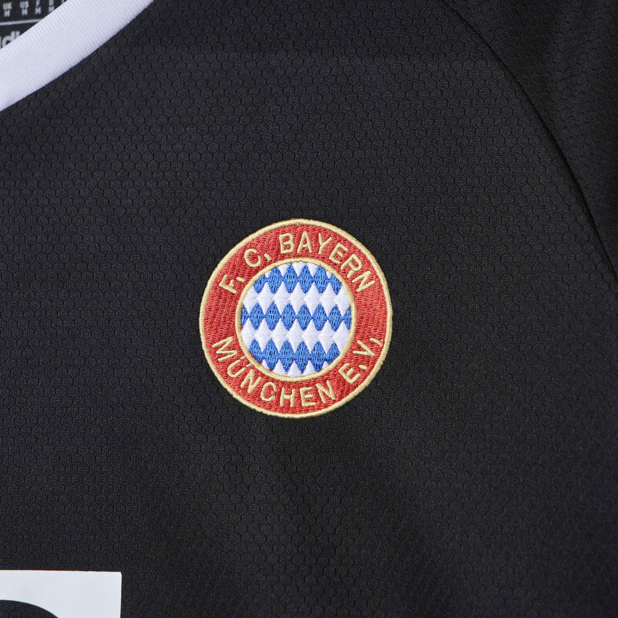 ManixJersey.com | Bayern Munich 24-25 Third Goalkeeper Black Jersey - Fans Version -Customize Name, Number and Patch | Worldwide Shipping