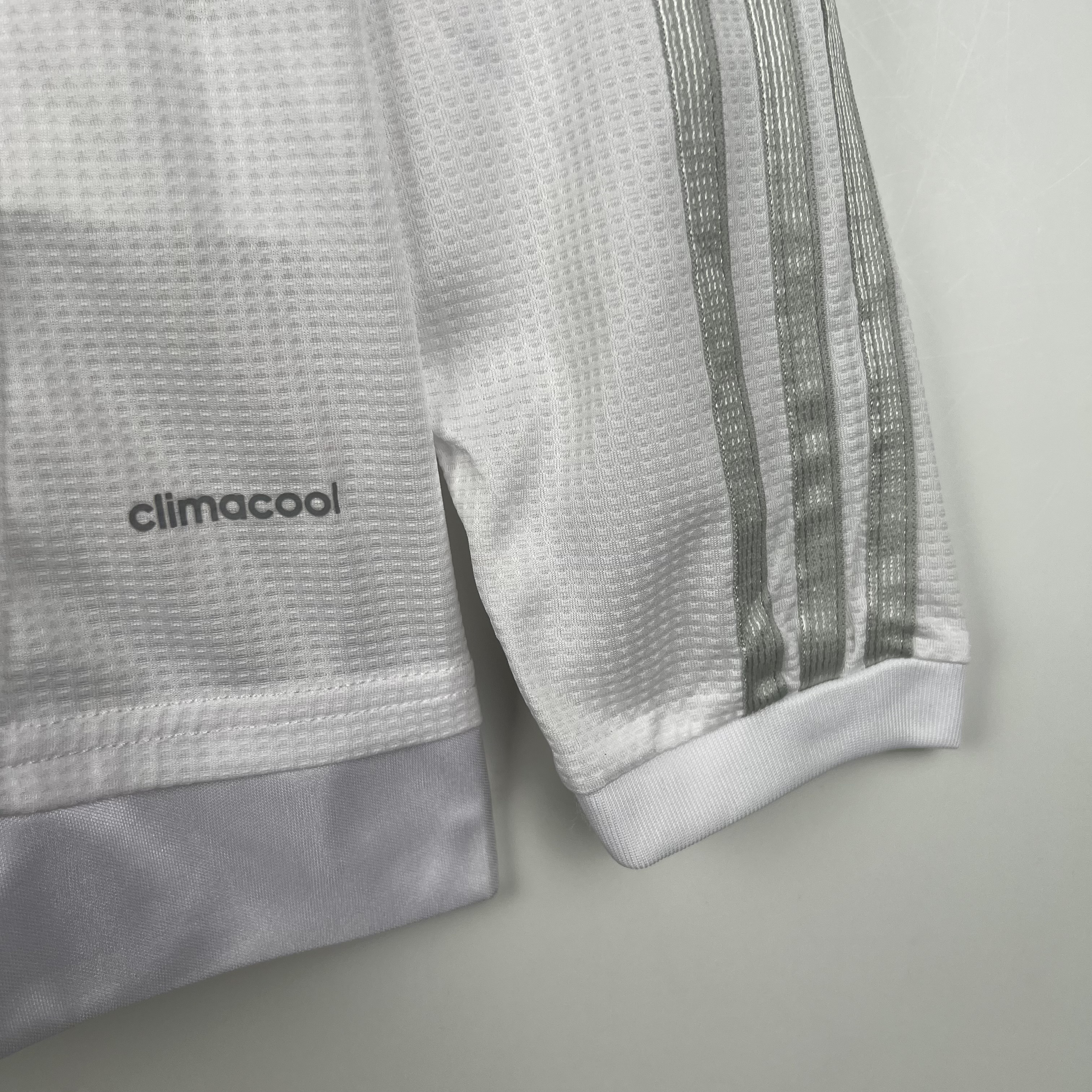 ManixJersey.com | Retro Real Madrid 15-16 Home Stadium Long Sleeve Jersey -Customize Name, Number and Patch | Worldwide Shipping