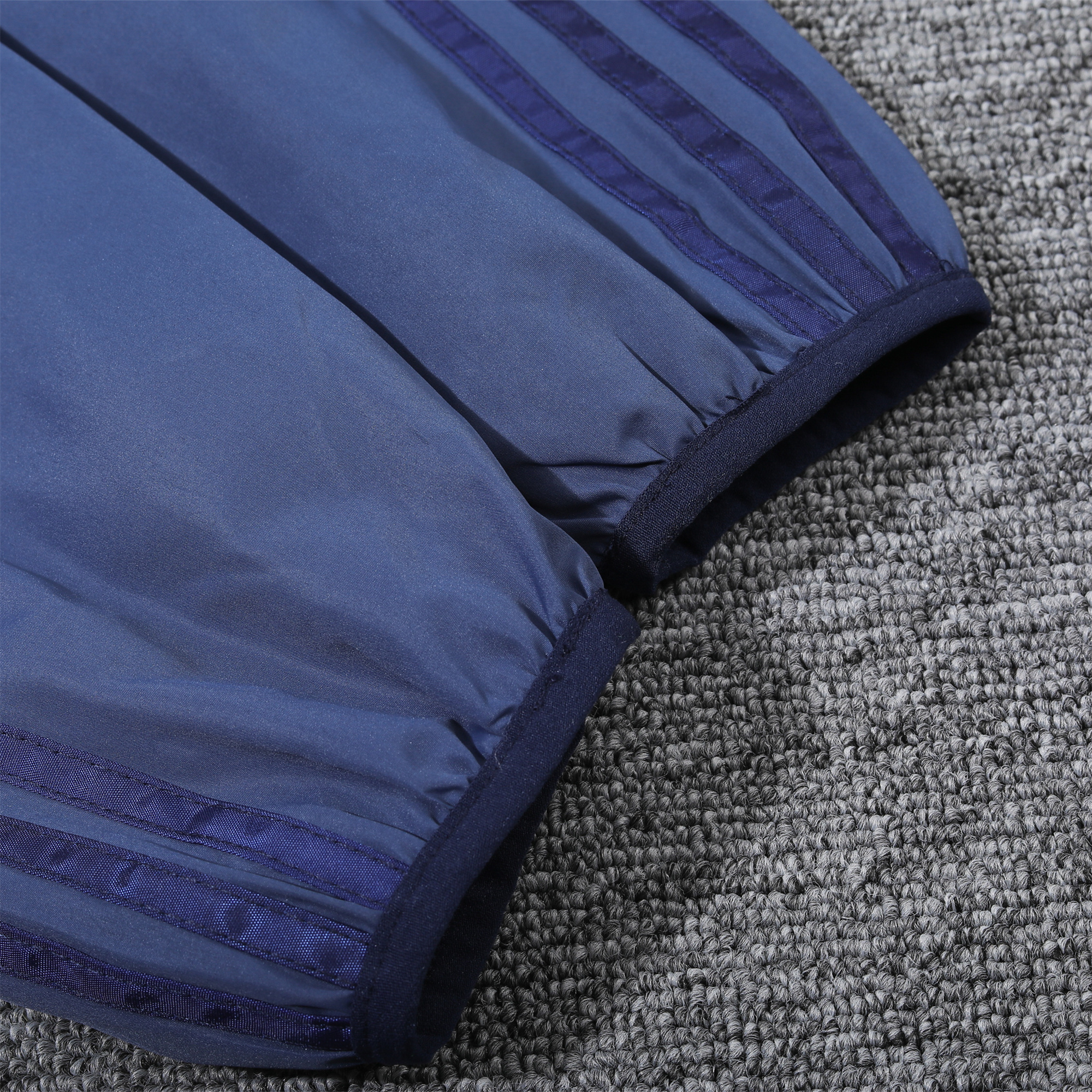 ManixJersey.com | Real Madrid 24-25 White Hooded Windbreaker - Player Version -Customize Name, Number and Patch | Worldwide Shipping