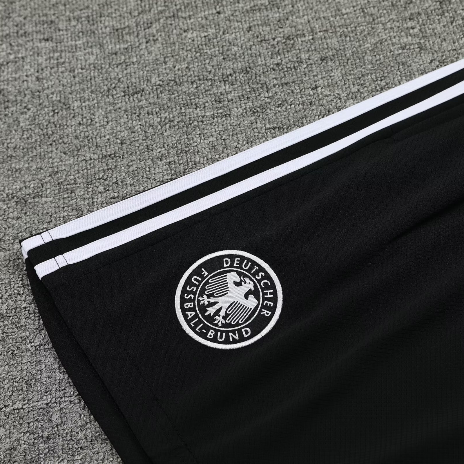 unitedfutballjersey-Germany 2024 Originals 3-Stripes Short-Sleeve Training Set - White