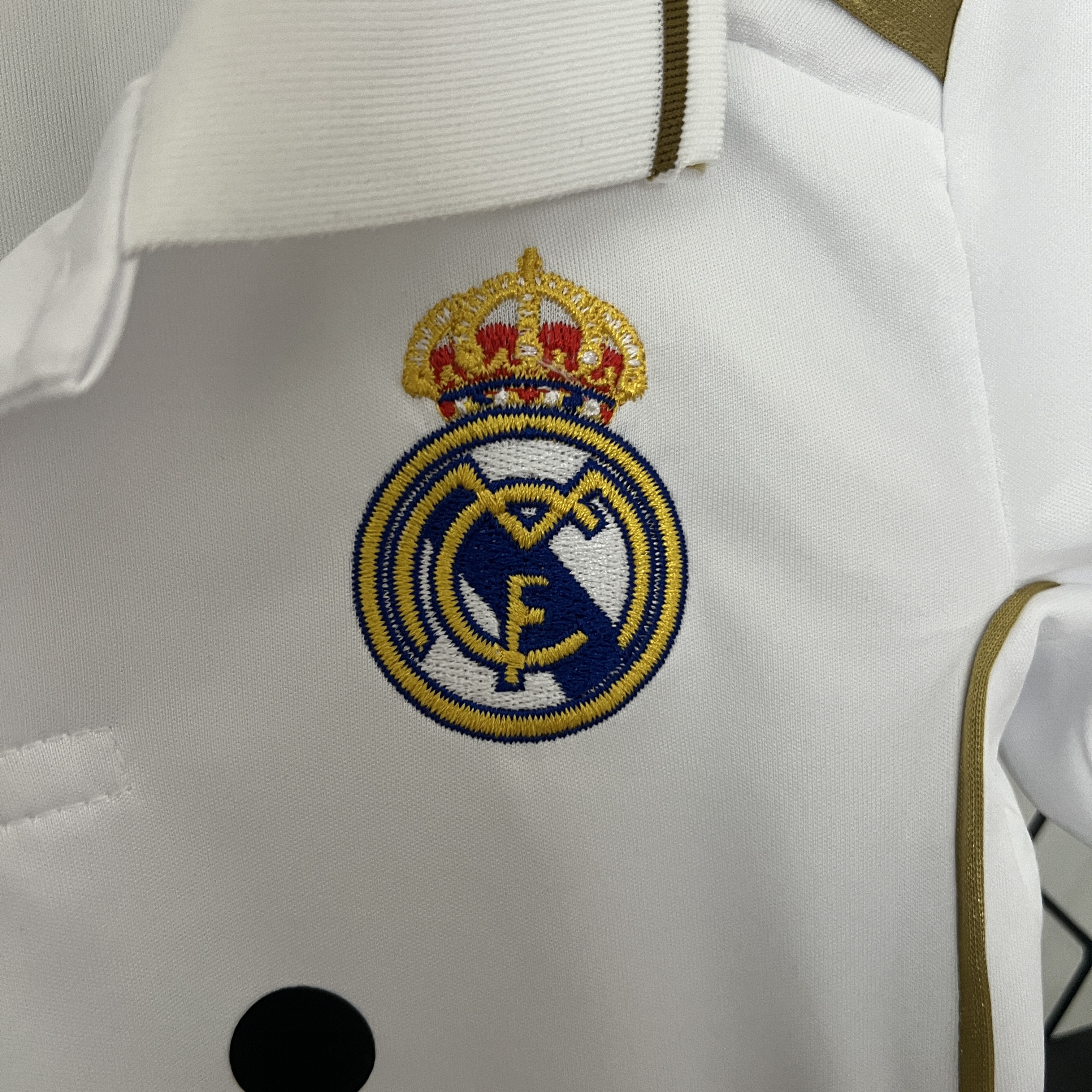 ManixJersey.com | Retro Real Madrid 11-12 Home Stadium Kids Kit -Customize Name, Number and Patch | Worldwide Shipping