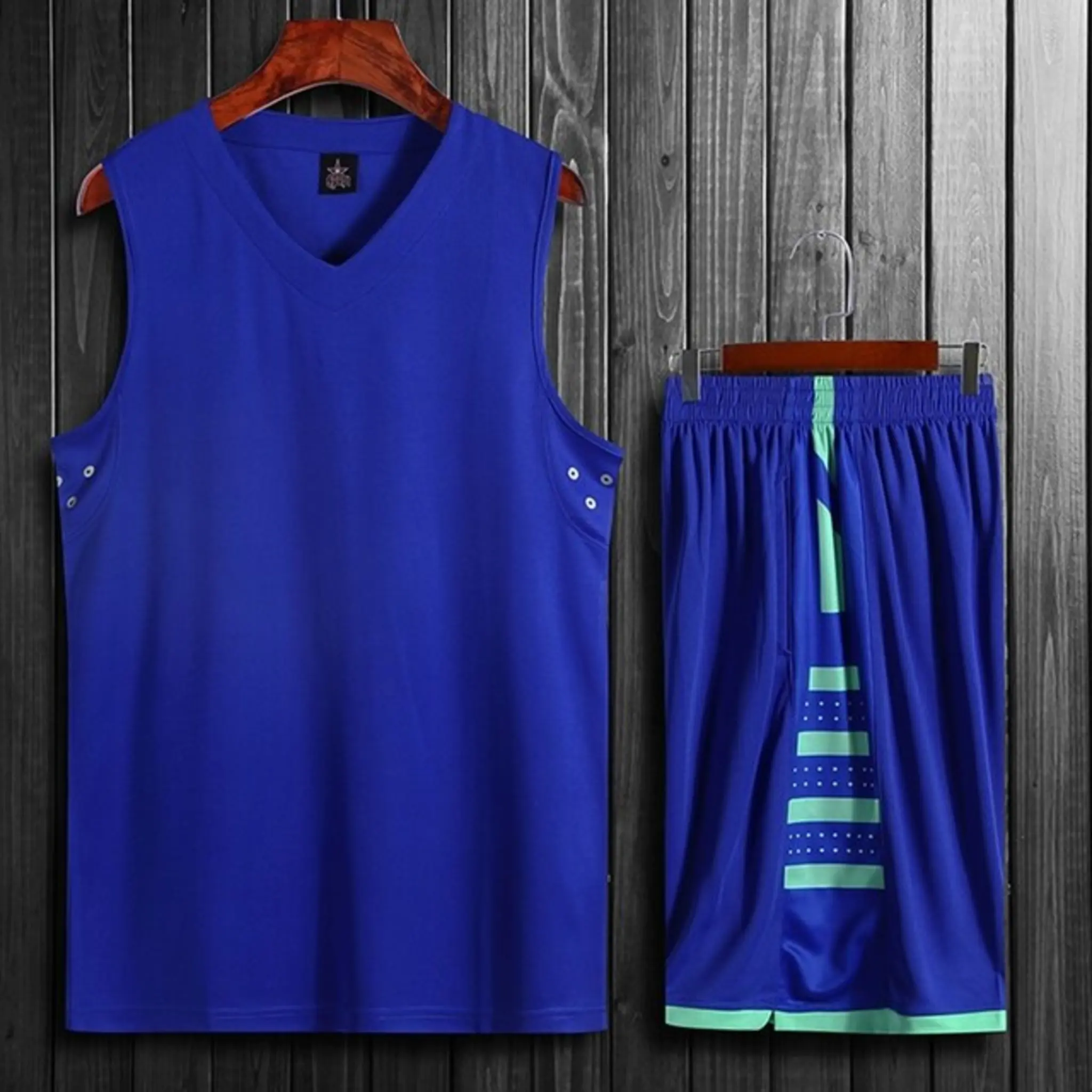 GEEK BAR-https://www.hot-toy.com/