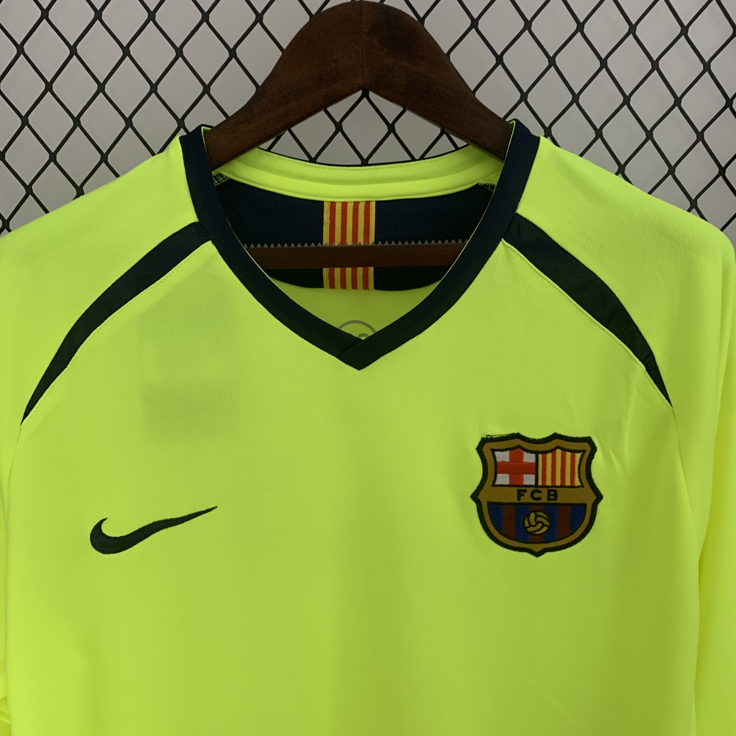 SIUjerseys-Retro Barcelona 05-06 Away Stadium Long Sleeve Jersey