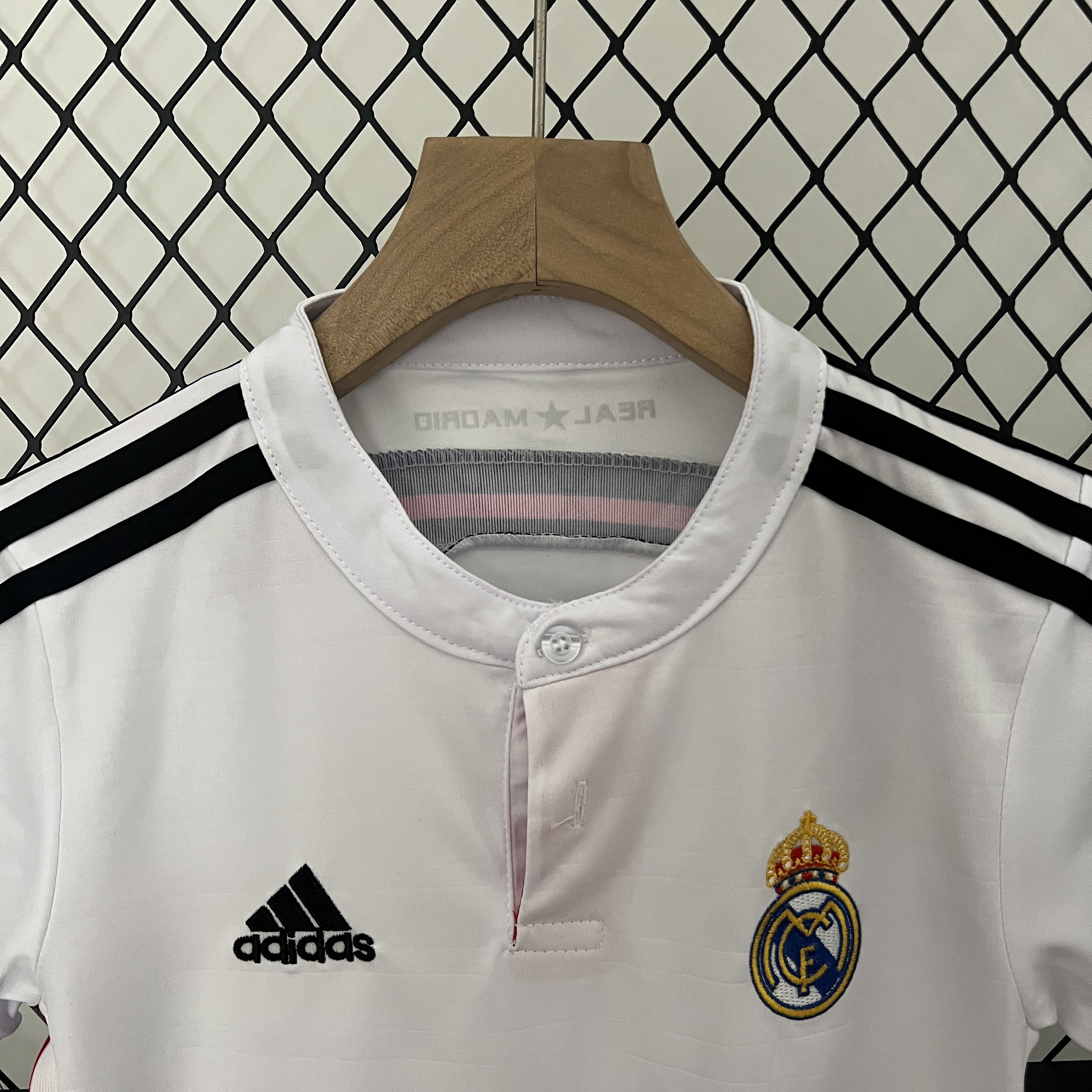 ManixJersey.com | Retro Real Madrid 14-15 Home Stadium Kids Kit -Customize Name, Number and Patch | Worldwide Shipping
