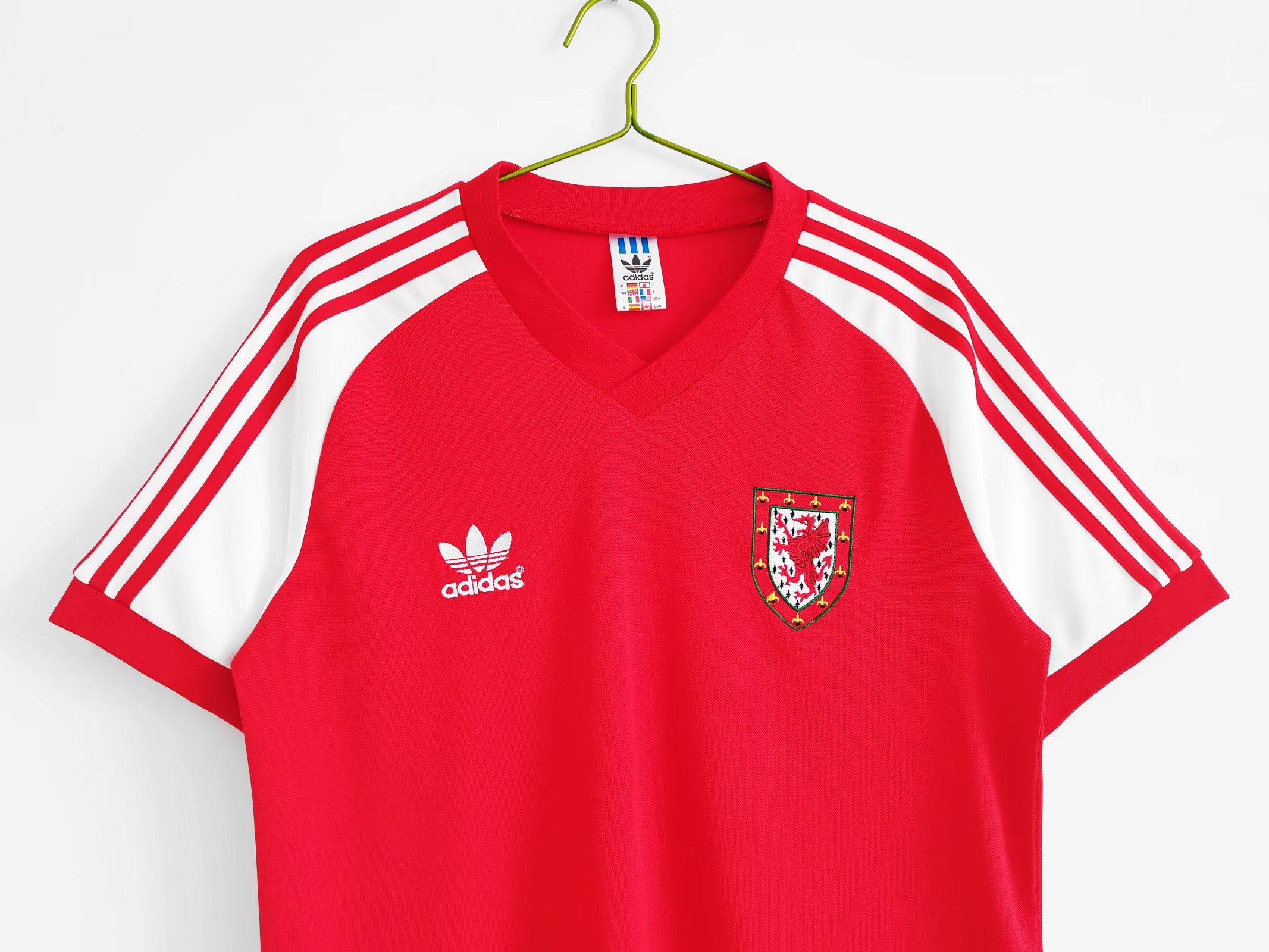 foot-Retro Wales 1982 Home Stadium Jersey