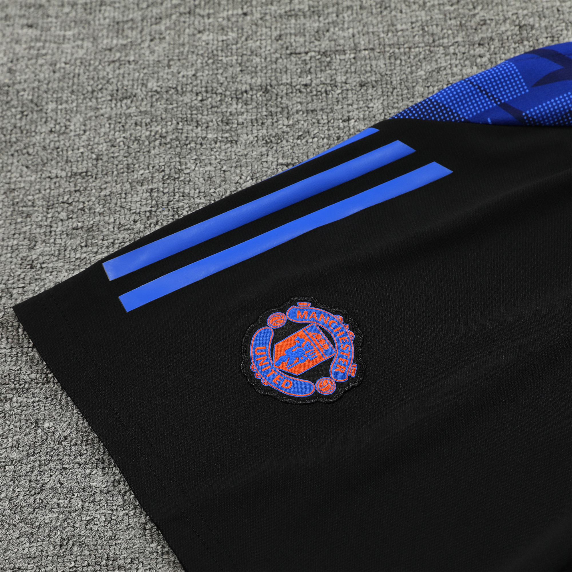 ManixJersey.com | Manchester United 24-25 Vest Training Set - Pink Vest & Black Shorts -Customize Name, Number and Patch | Worldwide Shipping