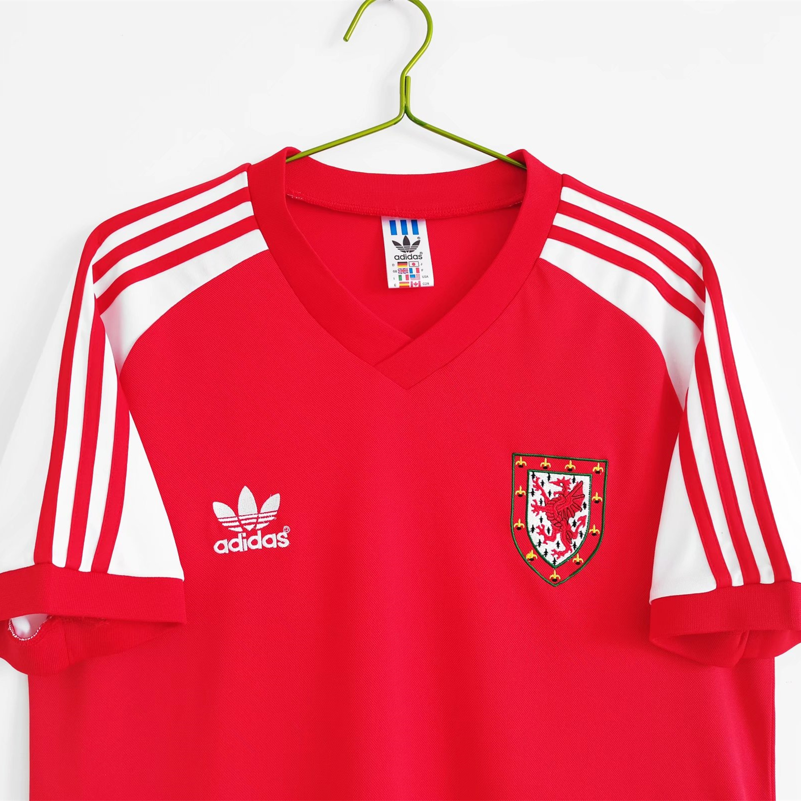 foot-Retro Wales 1982 Home Stadium Jersey
