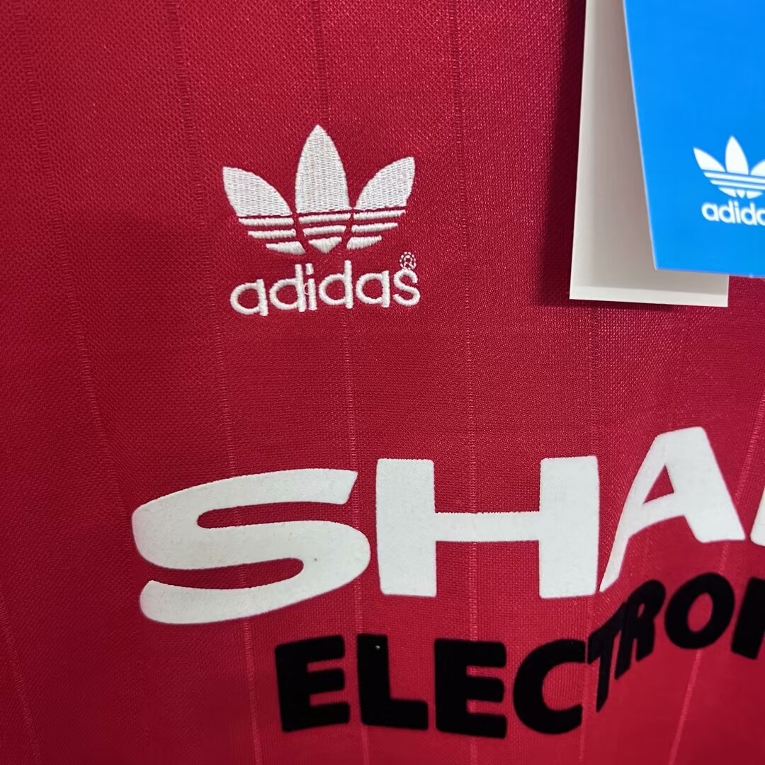 SIUjerseys-Retro Manchester United 82-83 Home Long Sleeve Jersey