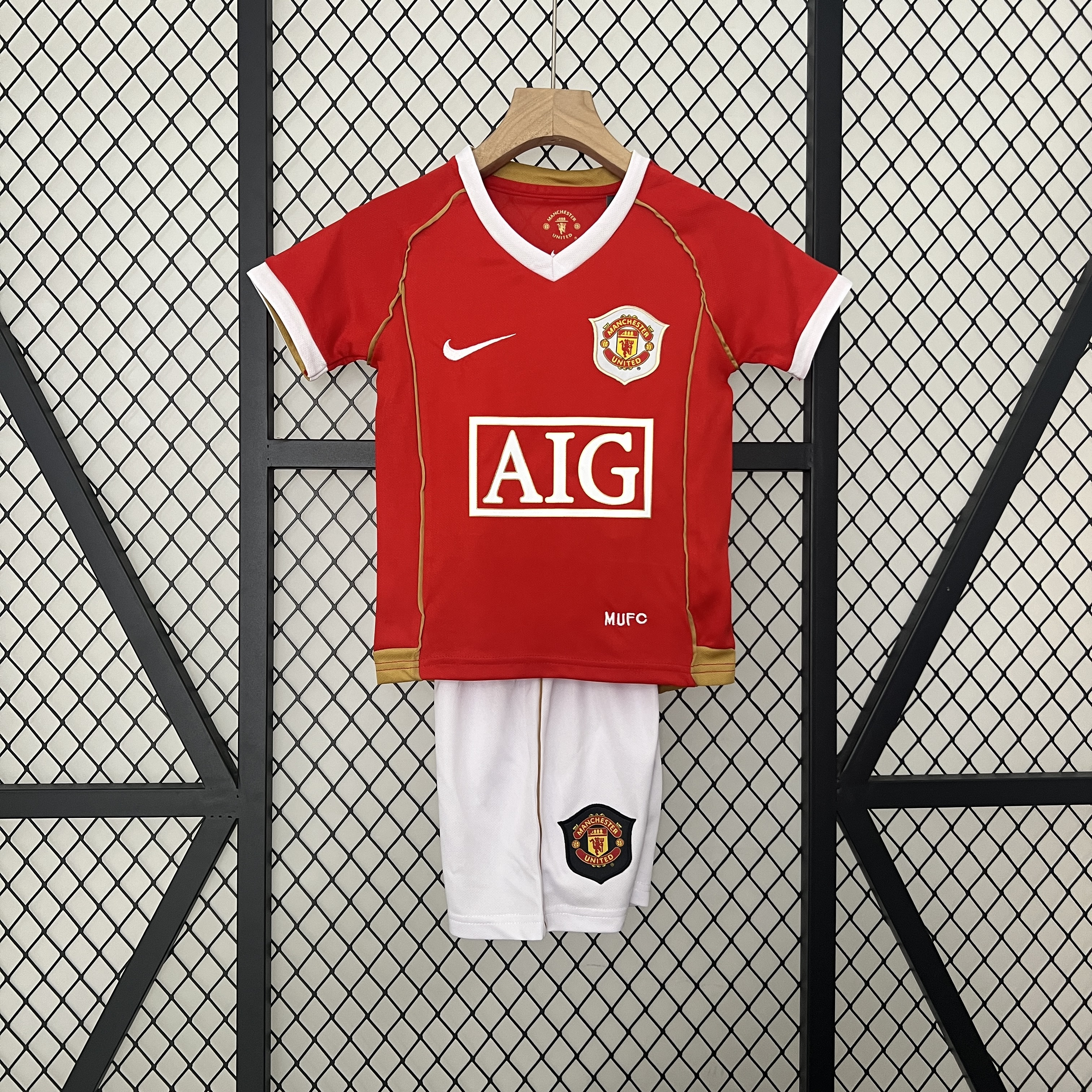 ManixJersey.com | Retro Manchester United 2006-07 Home Stadium Kids Kit -Customize Name, Number and Patch | Worldwide Shipping