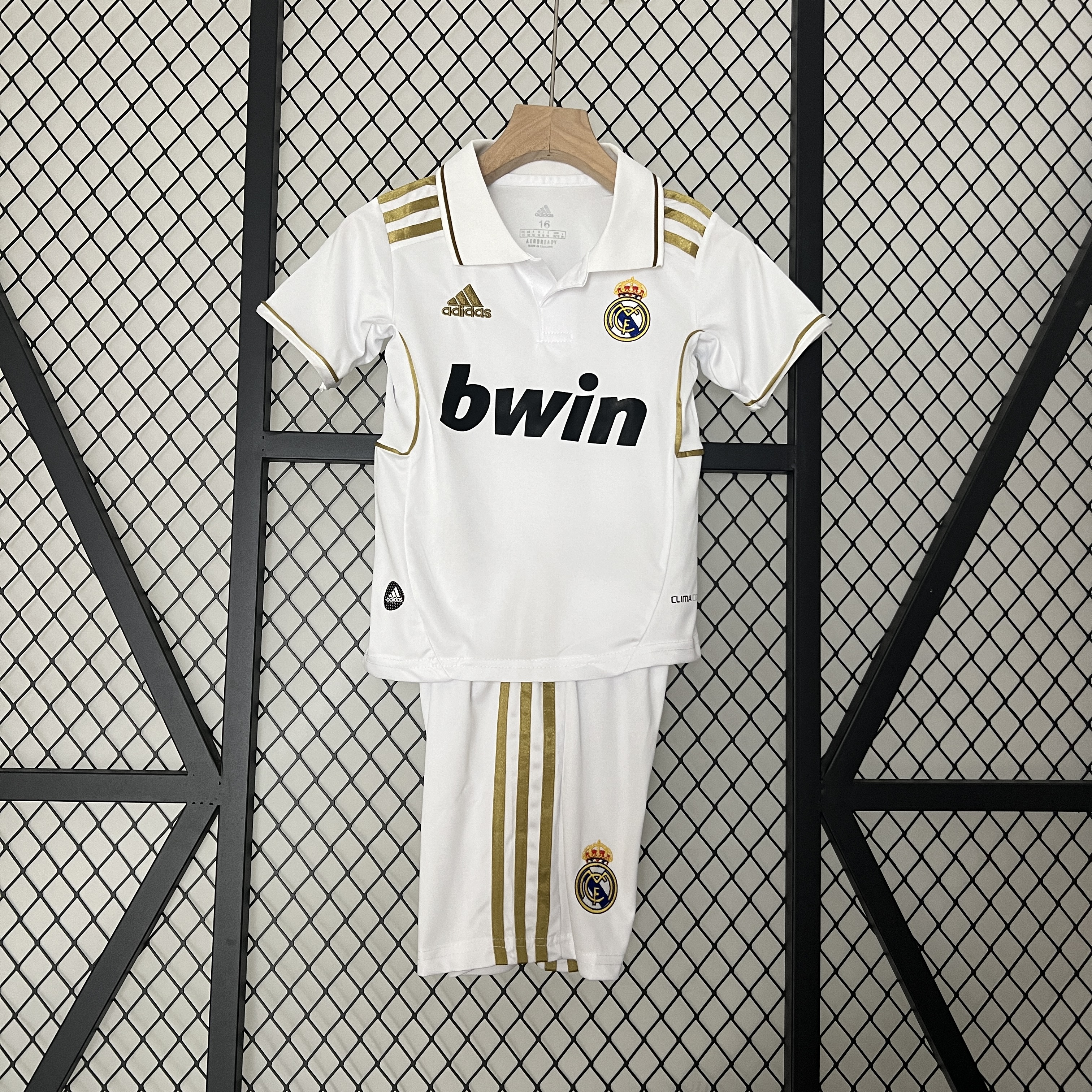 SIUjerseys-Retro Real Madrid 11-12 Home Stadium Kids Kit