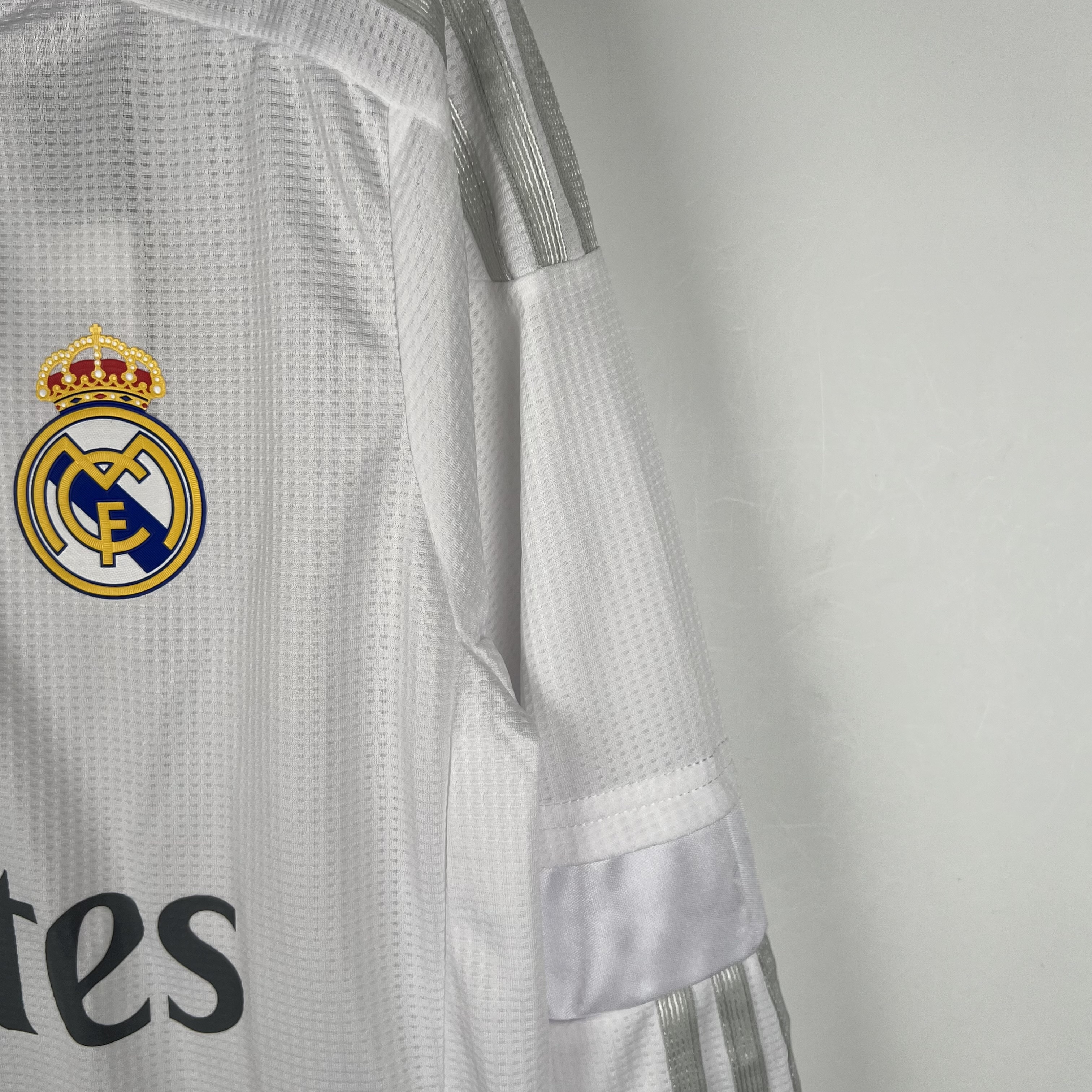 ManixJersey.com | Retro Real Madrid 15-16 Home Stadium Long Sleeve Jersey -Customize Name, Number and Patch | Worldwide Shipping
