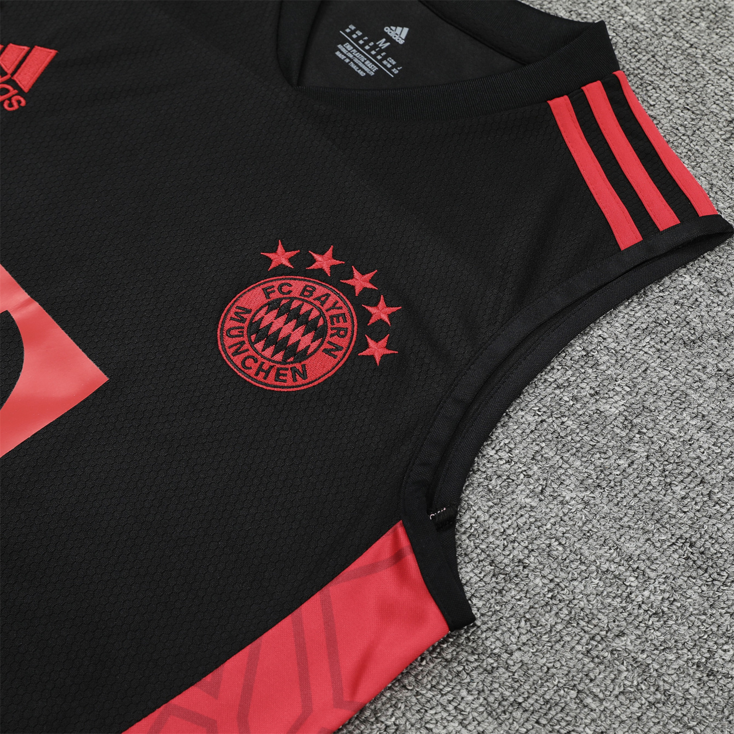 Bayern Munich 23-24 Black & Red Training Vest Suit:football jersey mysite: unitedjerseyfootball 邓江浪:football