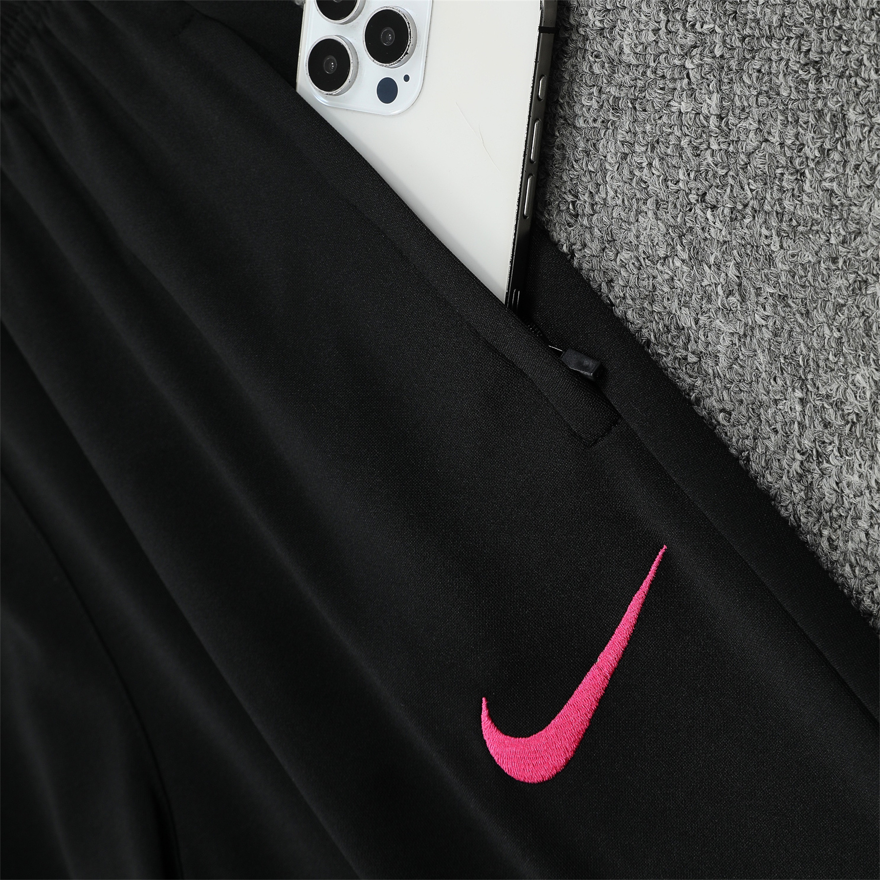 ManixJersey.com | C.H.E.L.S.E.A 24-25 Training Hoodie Set - Pink Hoodie and Black Pants -Customize Name, Number and Patch | Worldwide Shipping