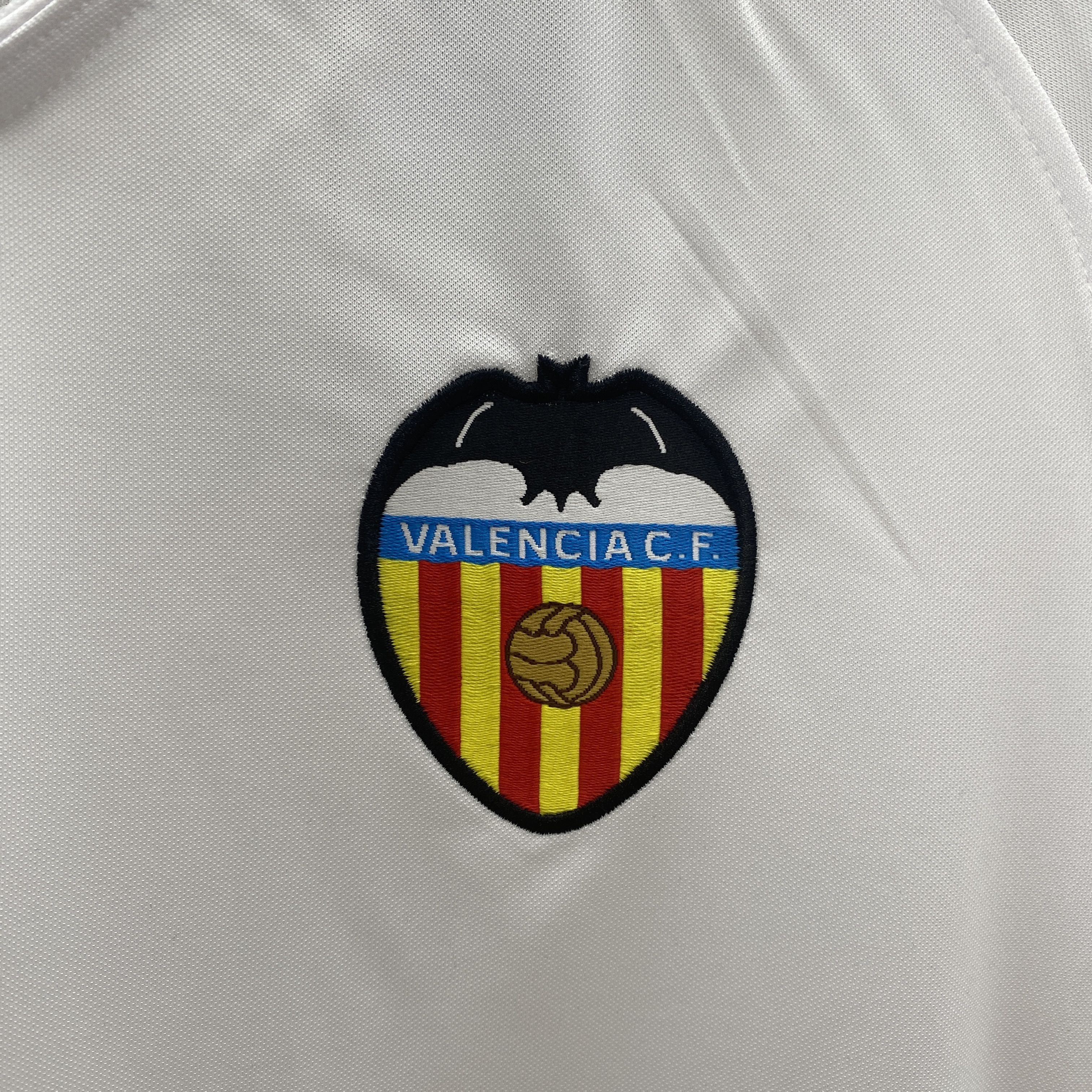 ManixJersey.com | Retro Valencia 2006-07 Home Jersey -Customize Name, Number and Patch | Worldwide Shipping