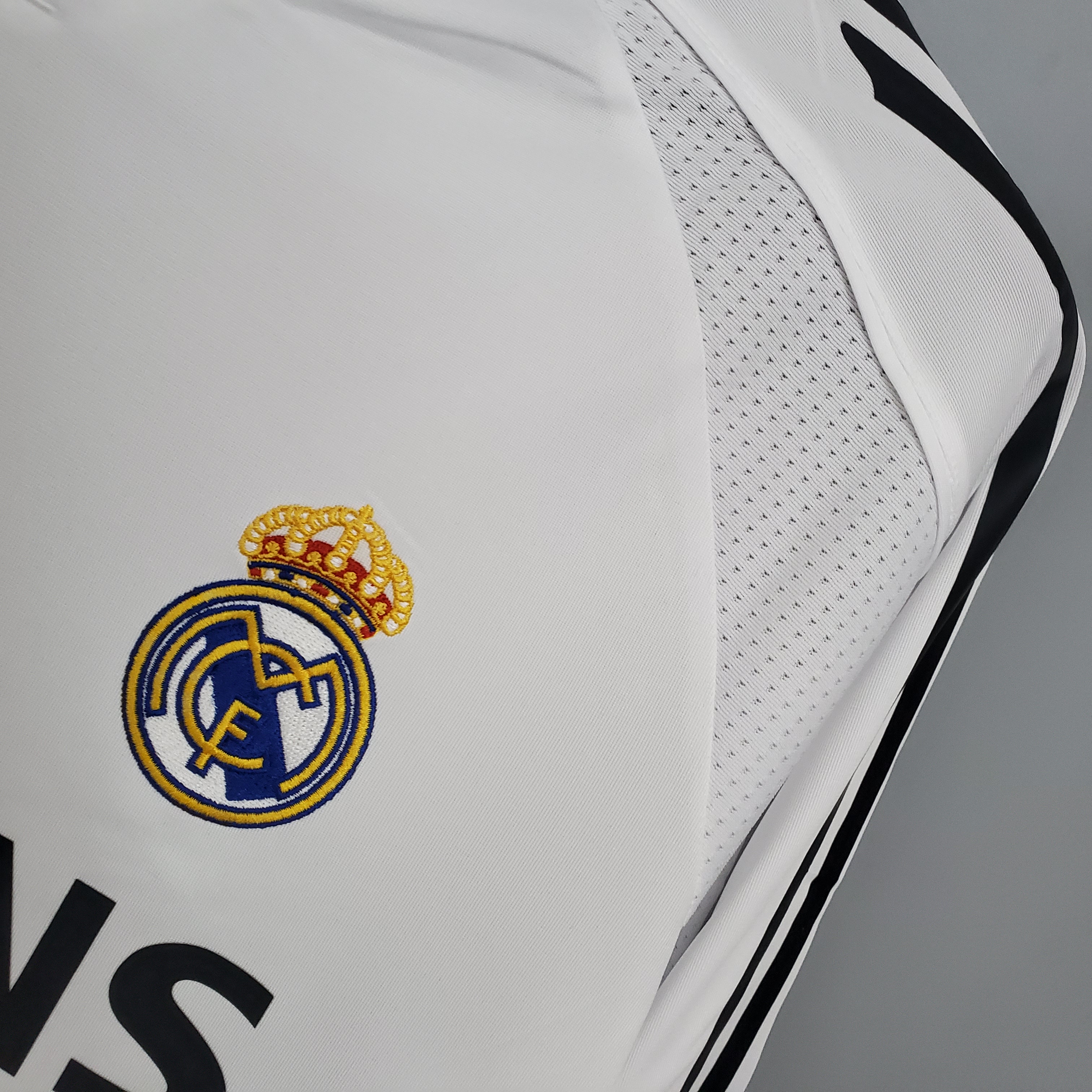 JerseysGala.com | Retro Real Madrid 05-06 Home Stadium Long Sleeve Jersey -Customize Name, Number and Patch | Worldwide Shipping