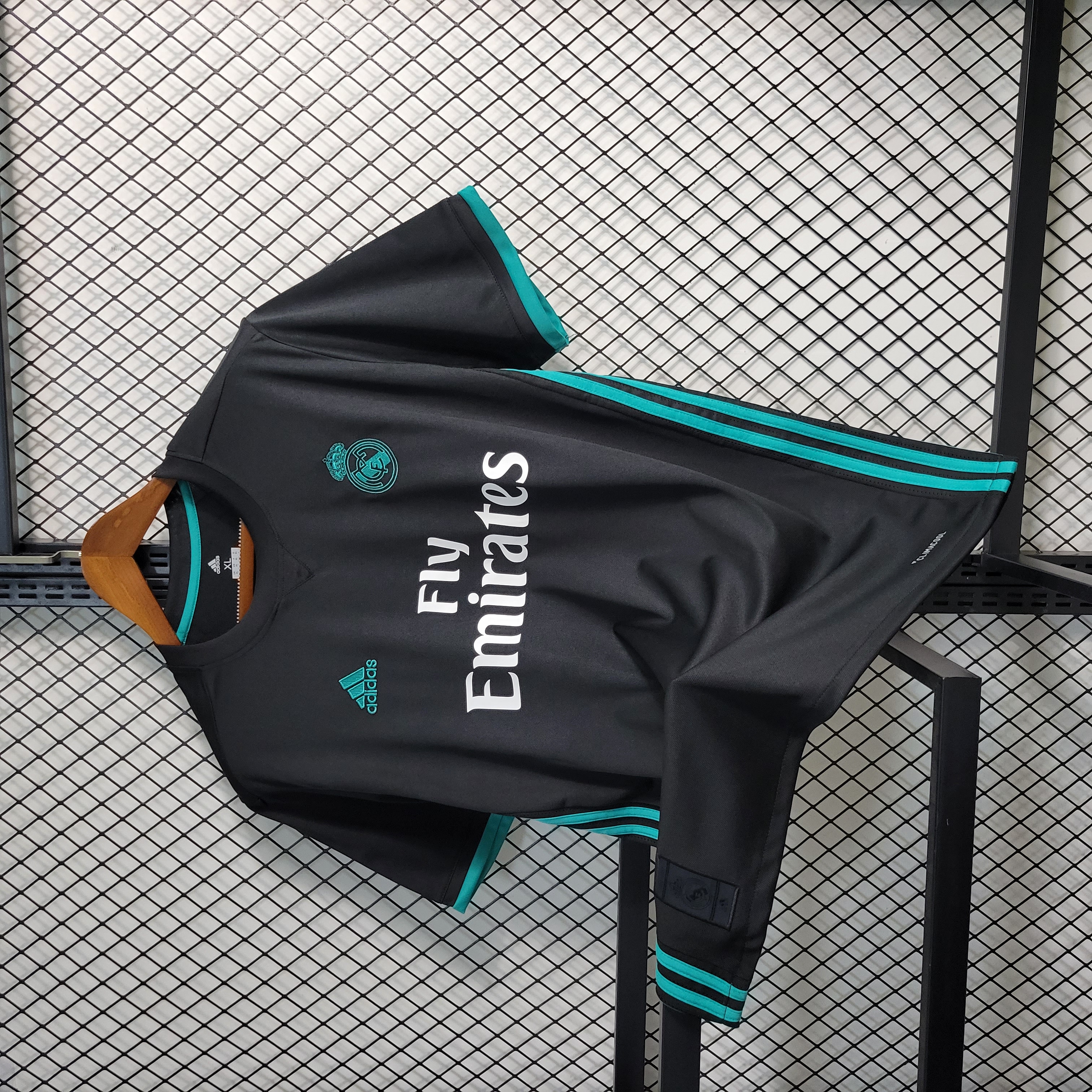 JerseysGala.com | Retro Real Madrid 17-18 Away Stadium Jersey -Customize Name, Number and Patch | Worldwide Shipping