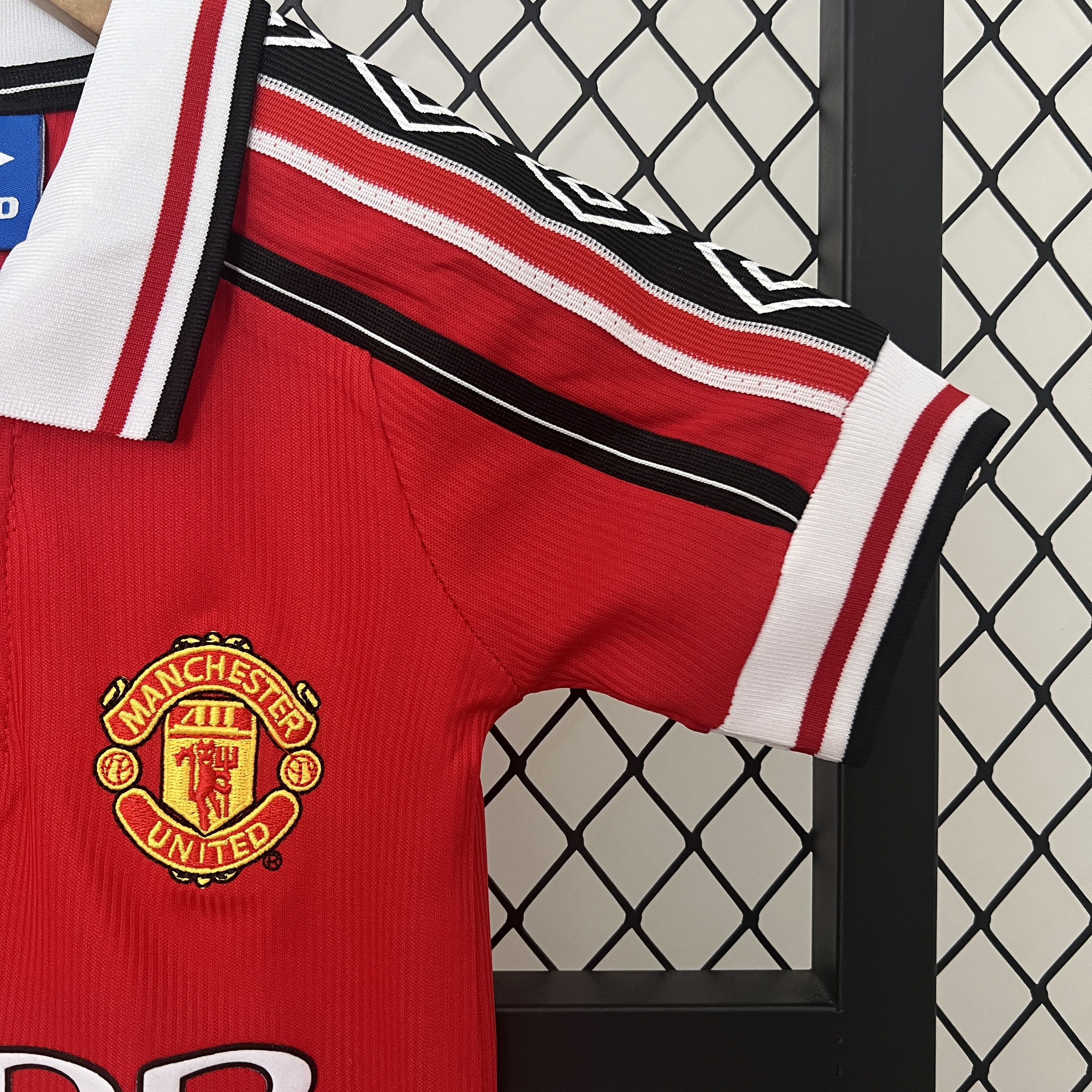 SIUjerseys-Retro Manchester United 1998-99 Home Stadium Kids Kit