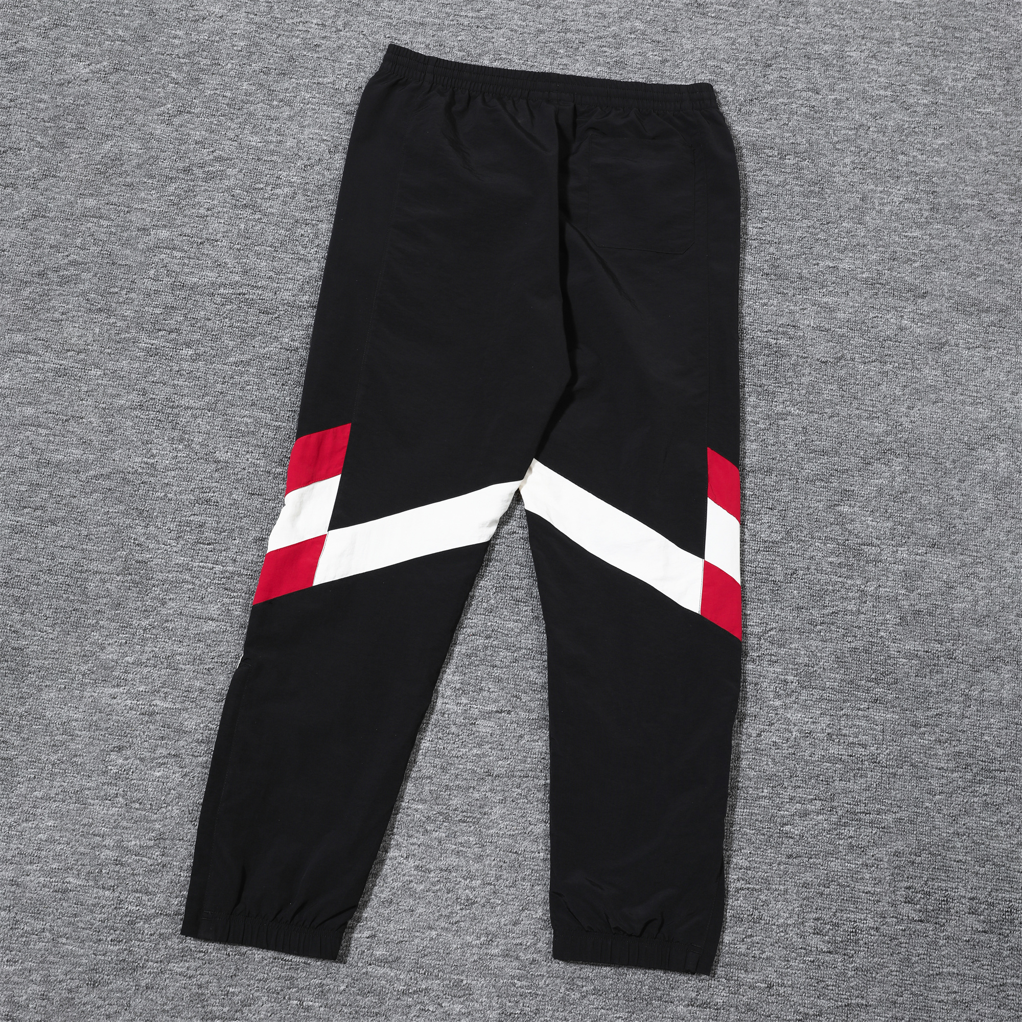 ManixJersey.com | Manchester United 24-25 Black Throwback Windbreaker Suit - Jackets & Pants -Customize Name, Number and Patch | Worldwide Shipping