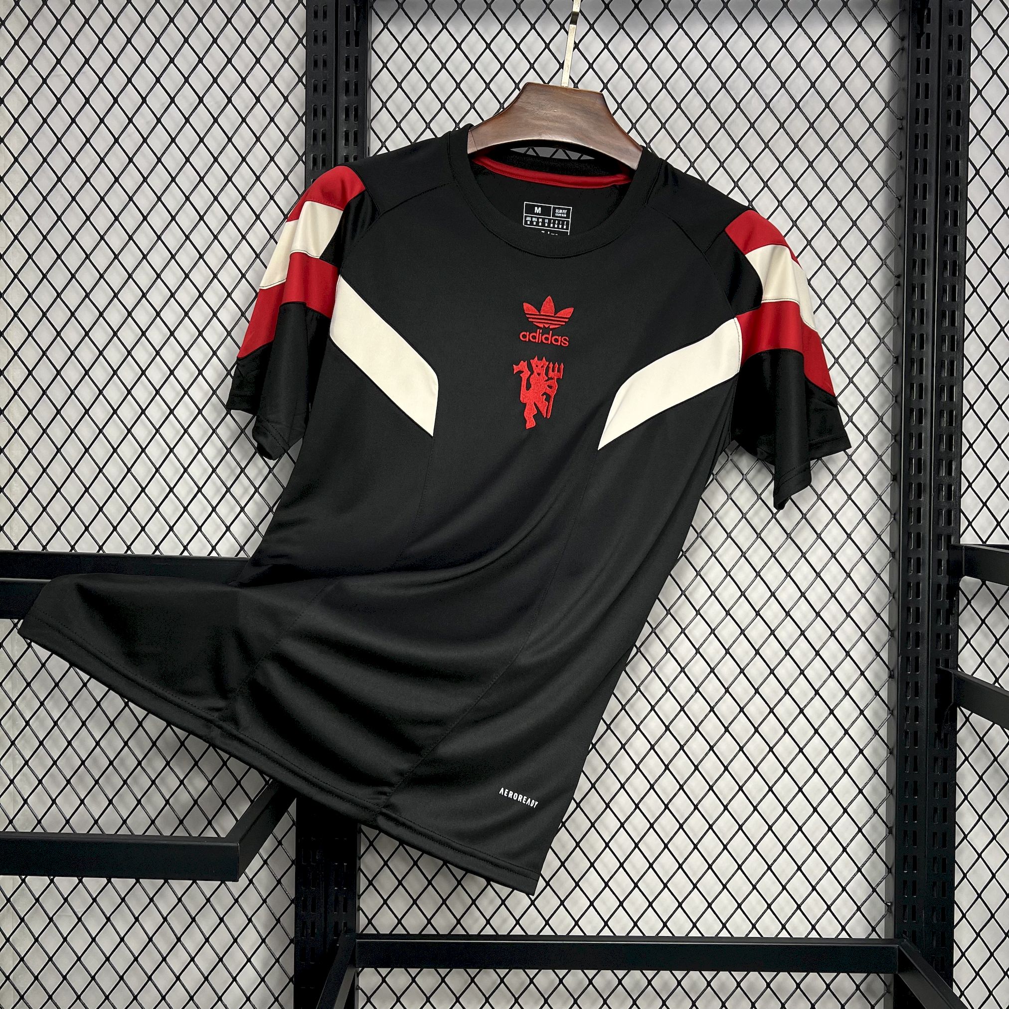 ManixJersey.com | Manchester United 24-25 Retro Originals Black T-Shirt -Customize Name, Number and Patch | Worldwide Shipping