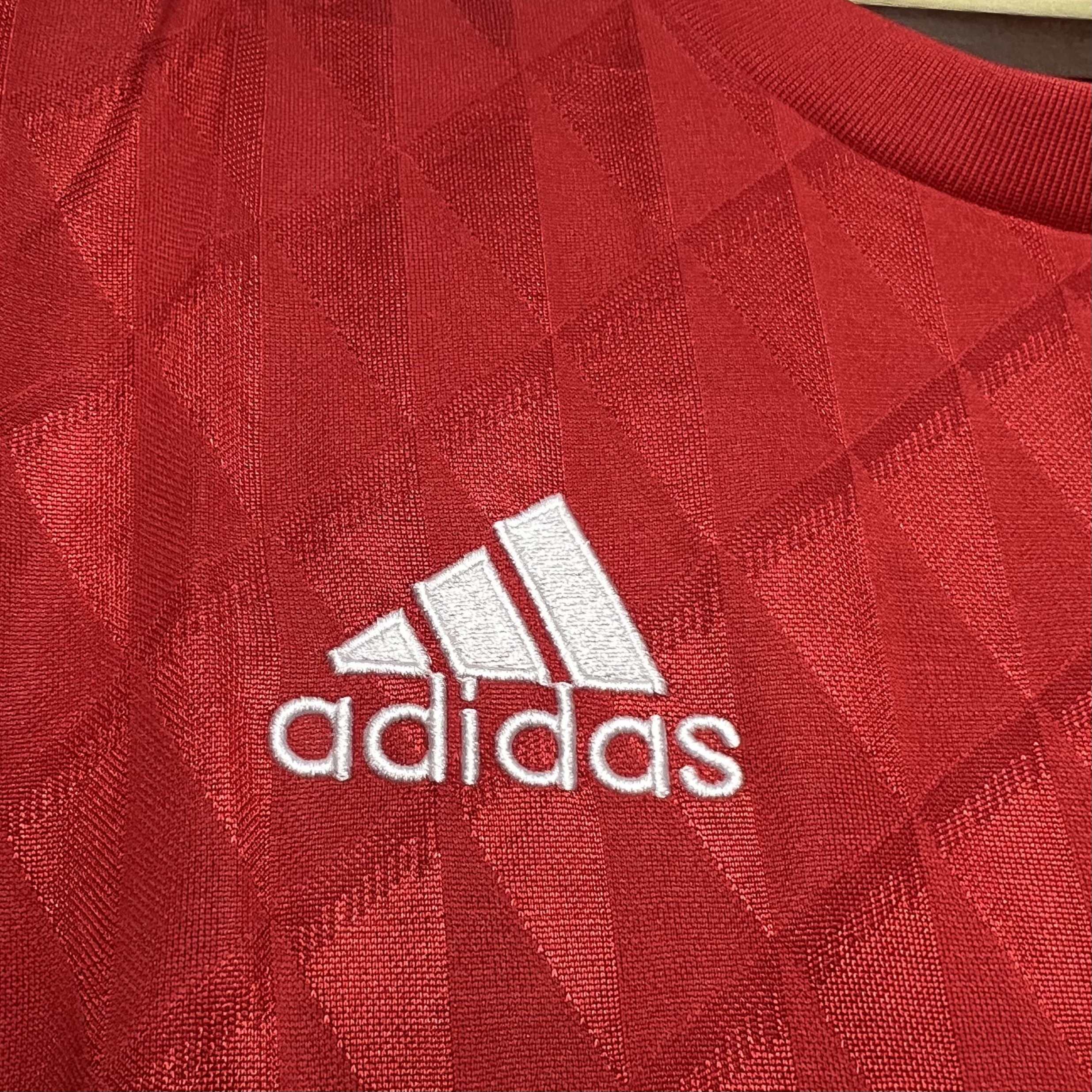 ManixJersey.com | Retro Liver.pool 2010-11 Home Stadium Jersey -Customize Name, Number and Patch | Worldwide Shipping