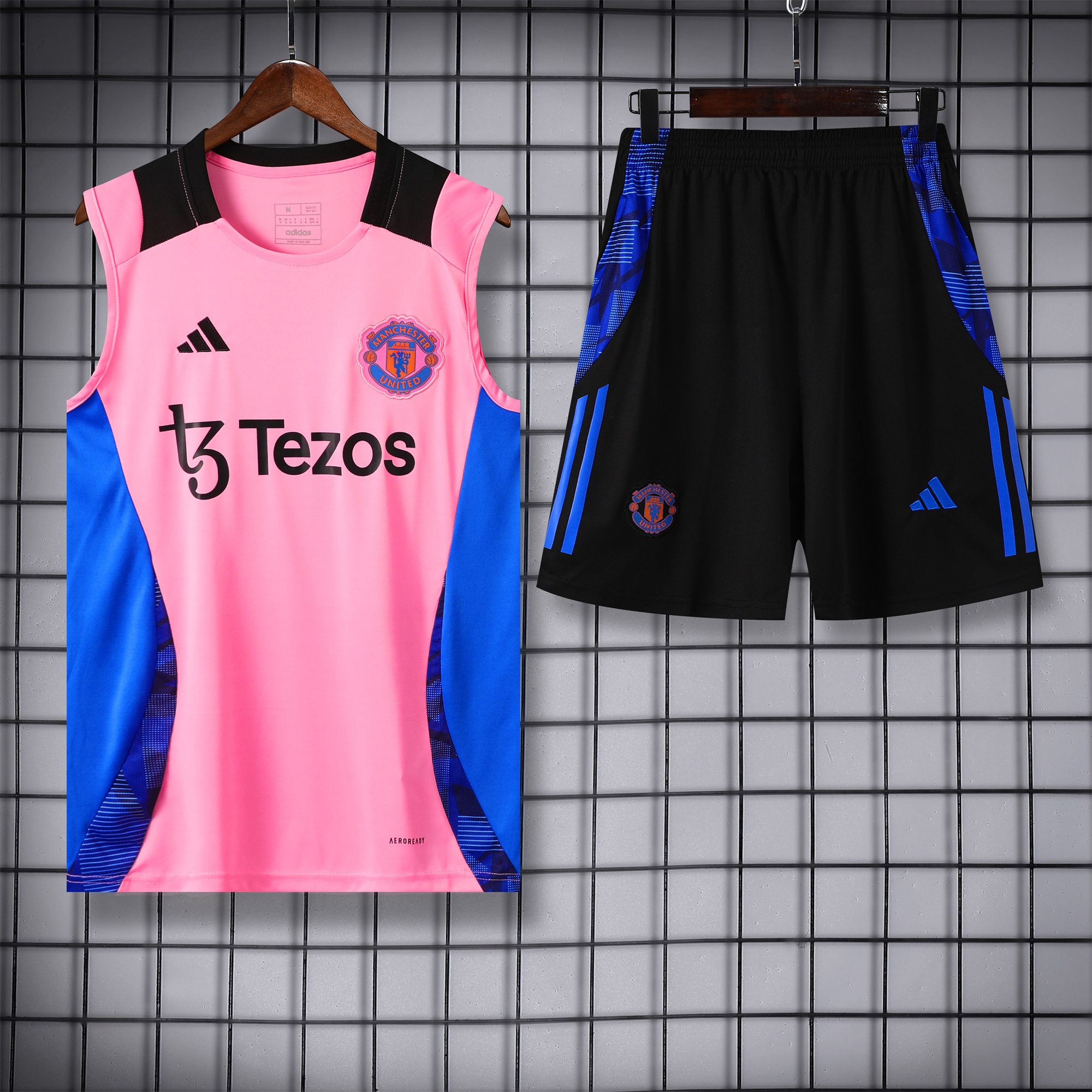 ManixJersey.com | Manchester United 24-25 Vest Training Set - Pink Vest & Black Shorts -Customize Name, Number and Patch | Worldwide Shipping