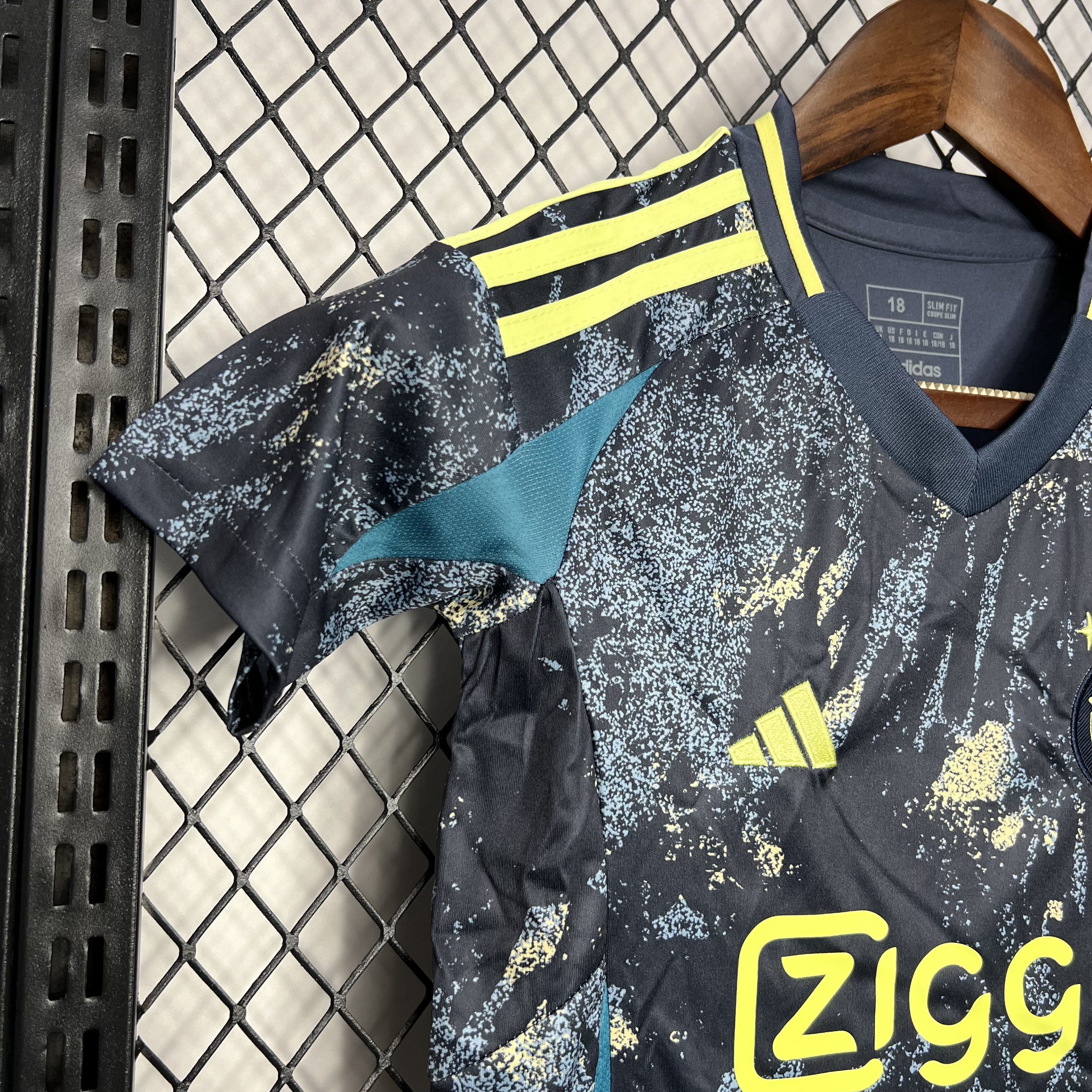 unitedfutballjersey-Ajax 24-25 Away Kids Kit