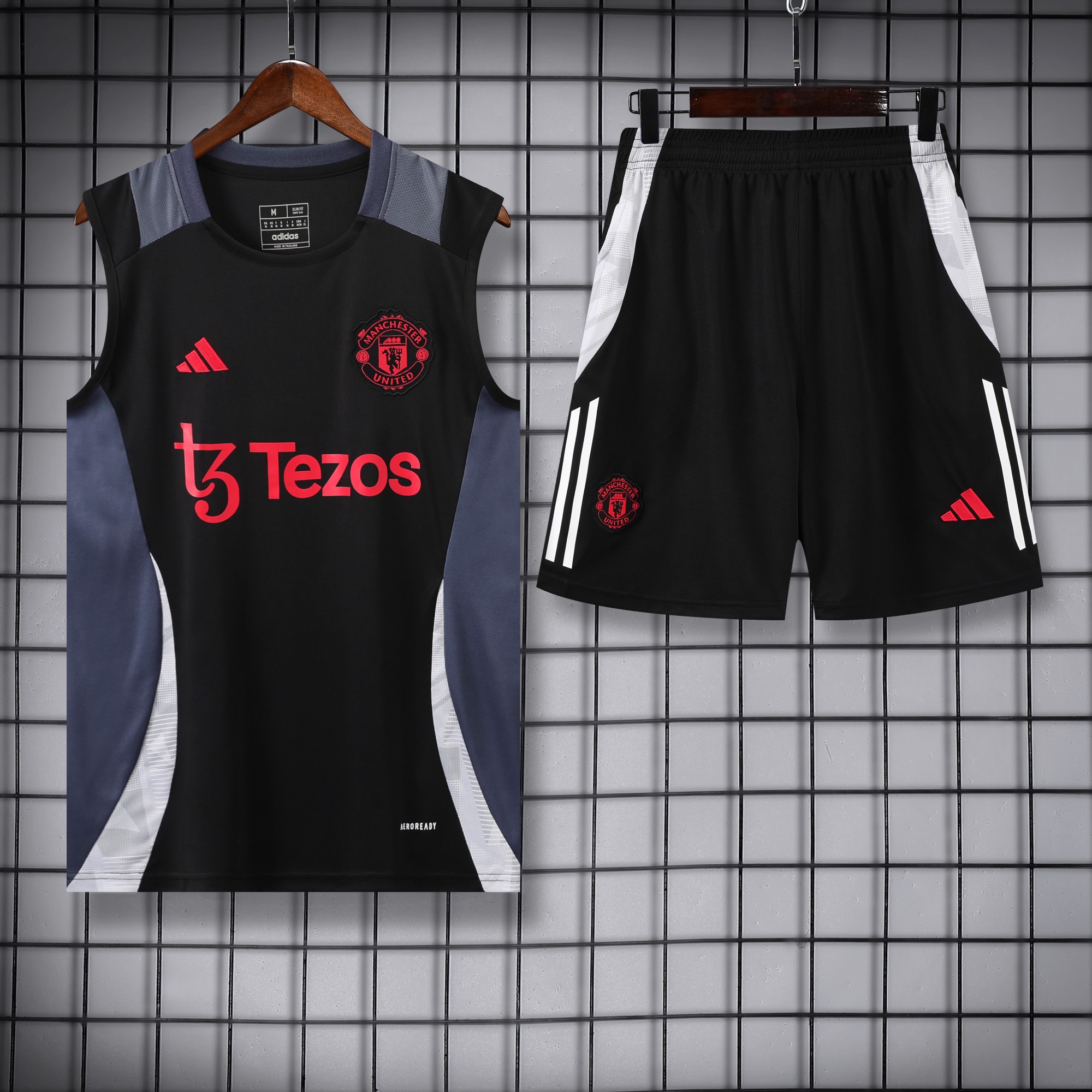 ManixJersey.com | Manchester United 24-25 Vest Training Set - Black -Customize Name, Number and Patch | Worldwide Shipping