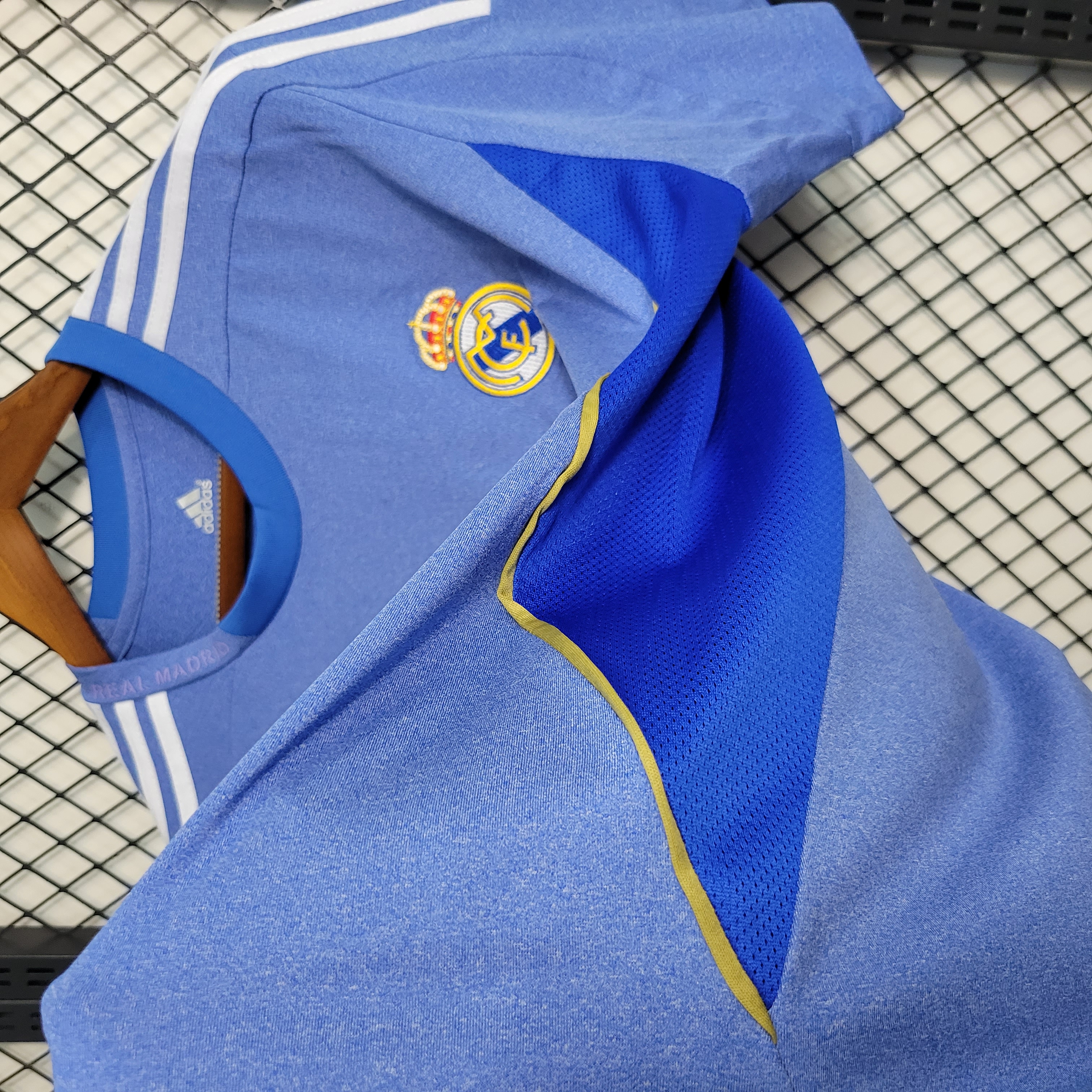 foot-Retro Real Madrid 13-14 Away Stadium Jersey