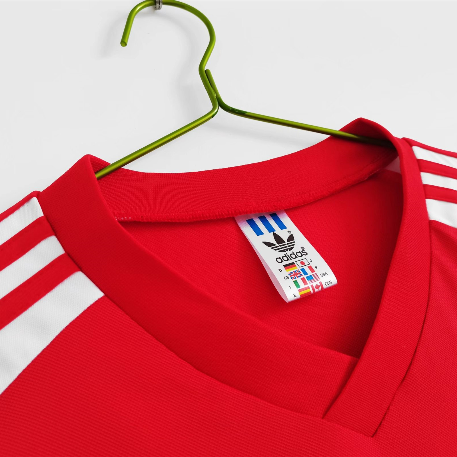 foot-Retro Wales 1982 Home Stadium Jersey