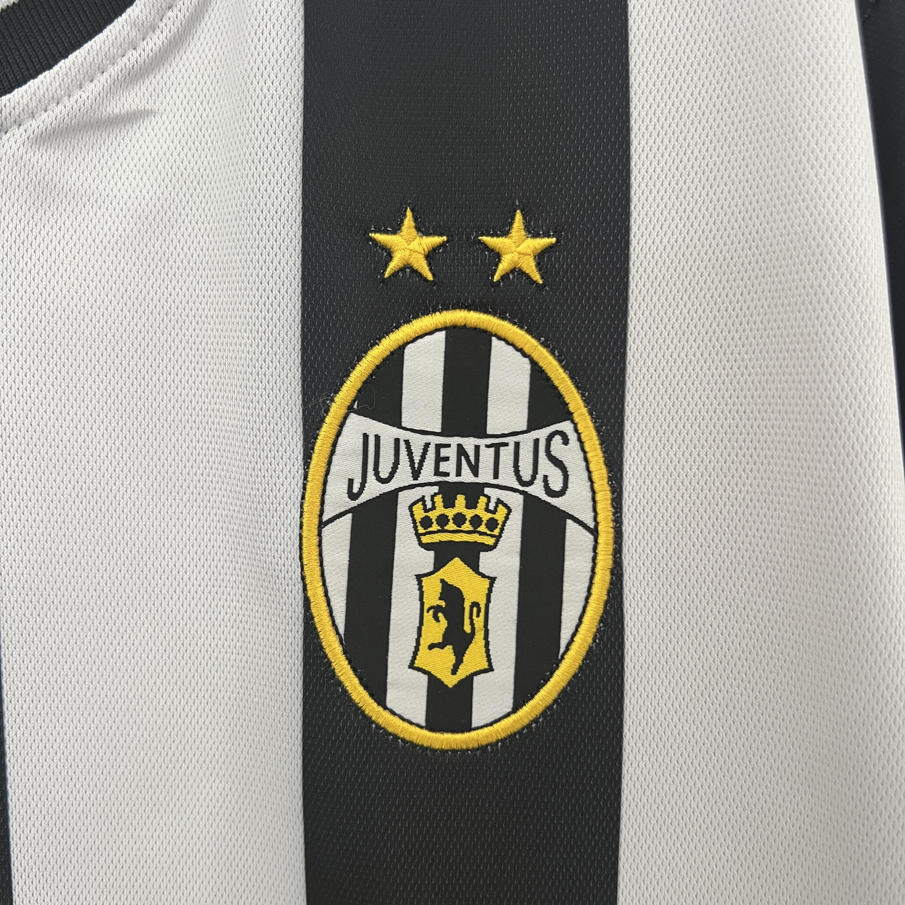 ManixJersey.com | Retro Juventus 2001-02 Home Stadium Jersey -Customize Name, Number and Patch | Worldwide Shipping