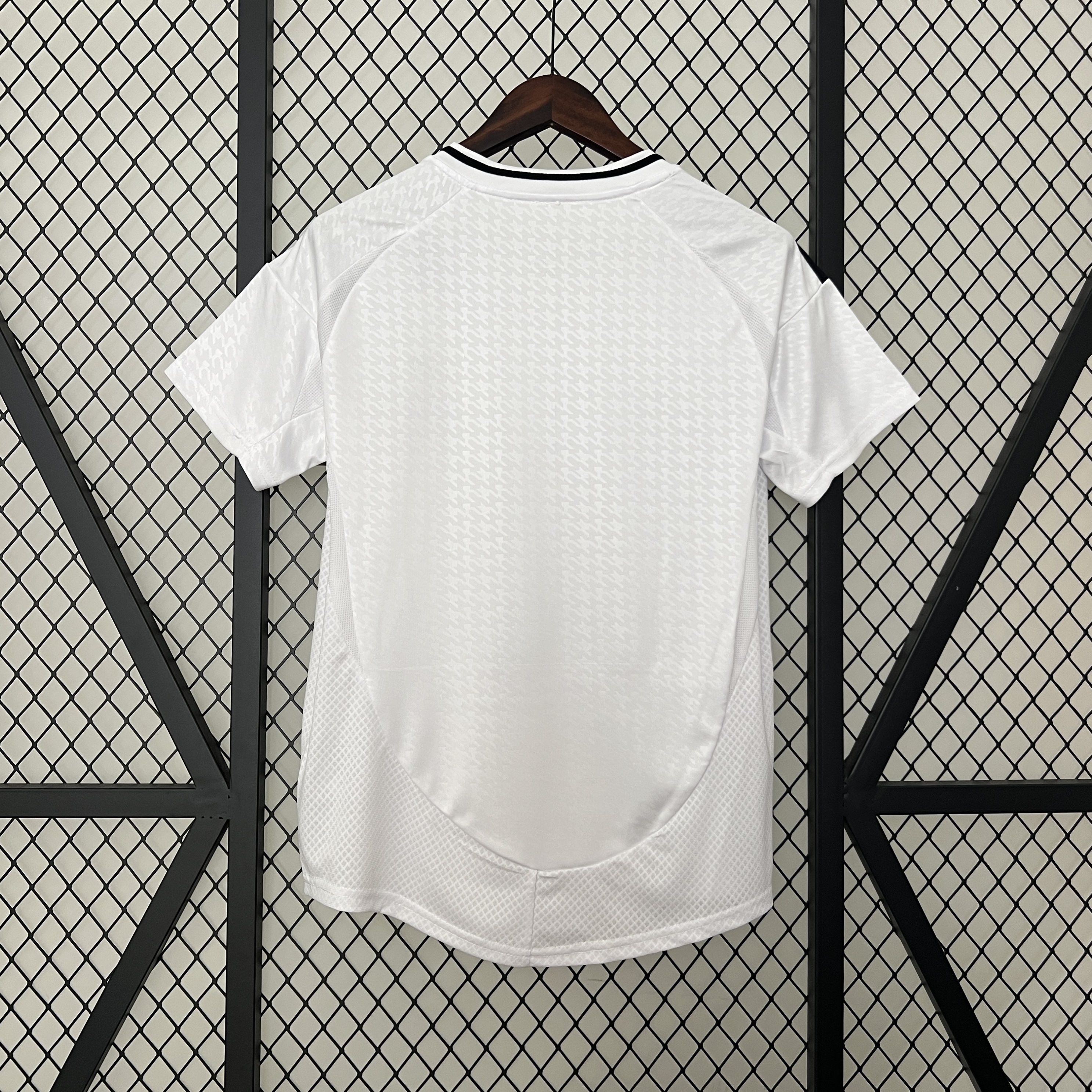 ManixJersey.com | Women's Real Madrid 24-25 Home Stadium Jersey -Customize Name, Number and Patch | Worldwide Shipping