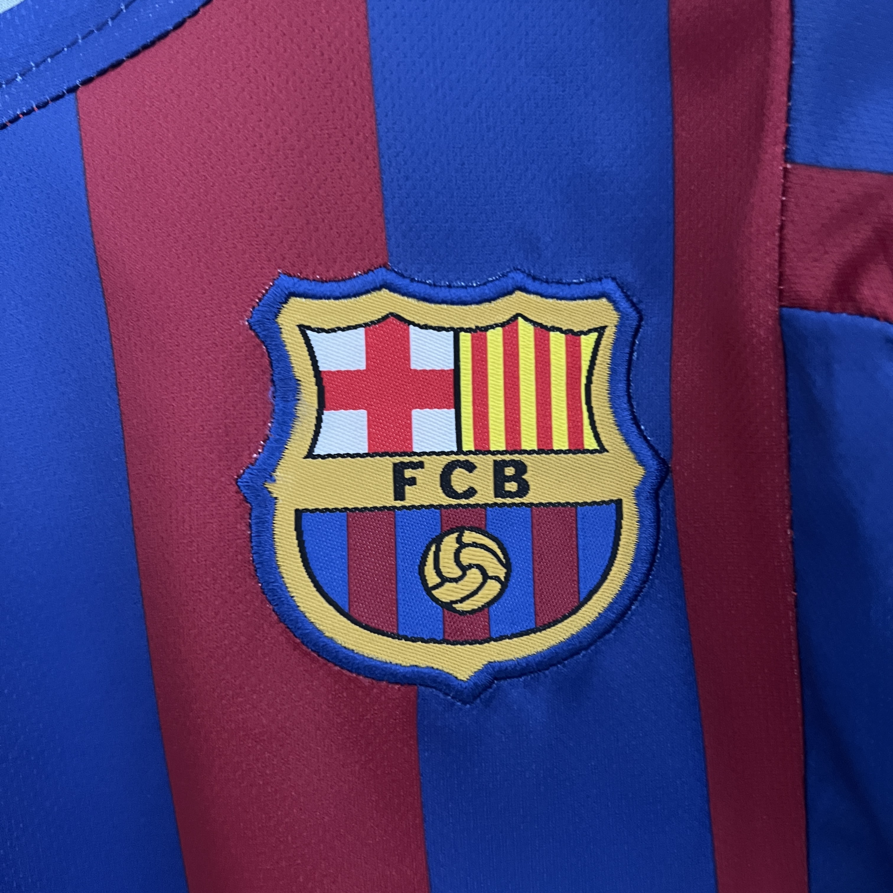 JerseysGala.com | Retro Barcelona 2005-06 Home Stadium Kids Kit -Customize Name, Number and Patch | Worldwide Shipping