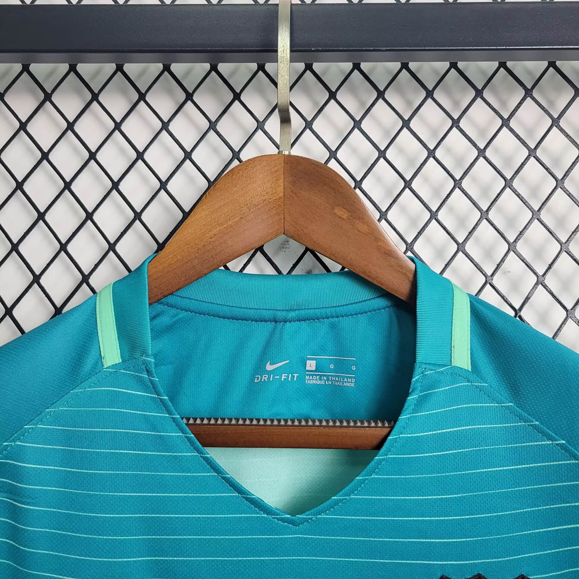 SIUjerseys-Retro Barcelona 16-17 Third Jersey