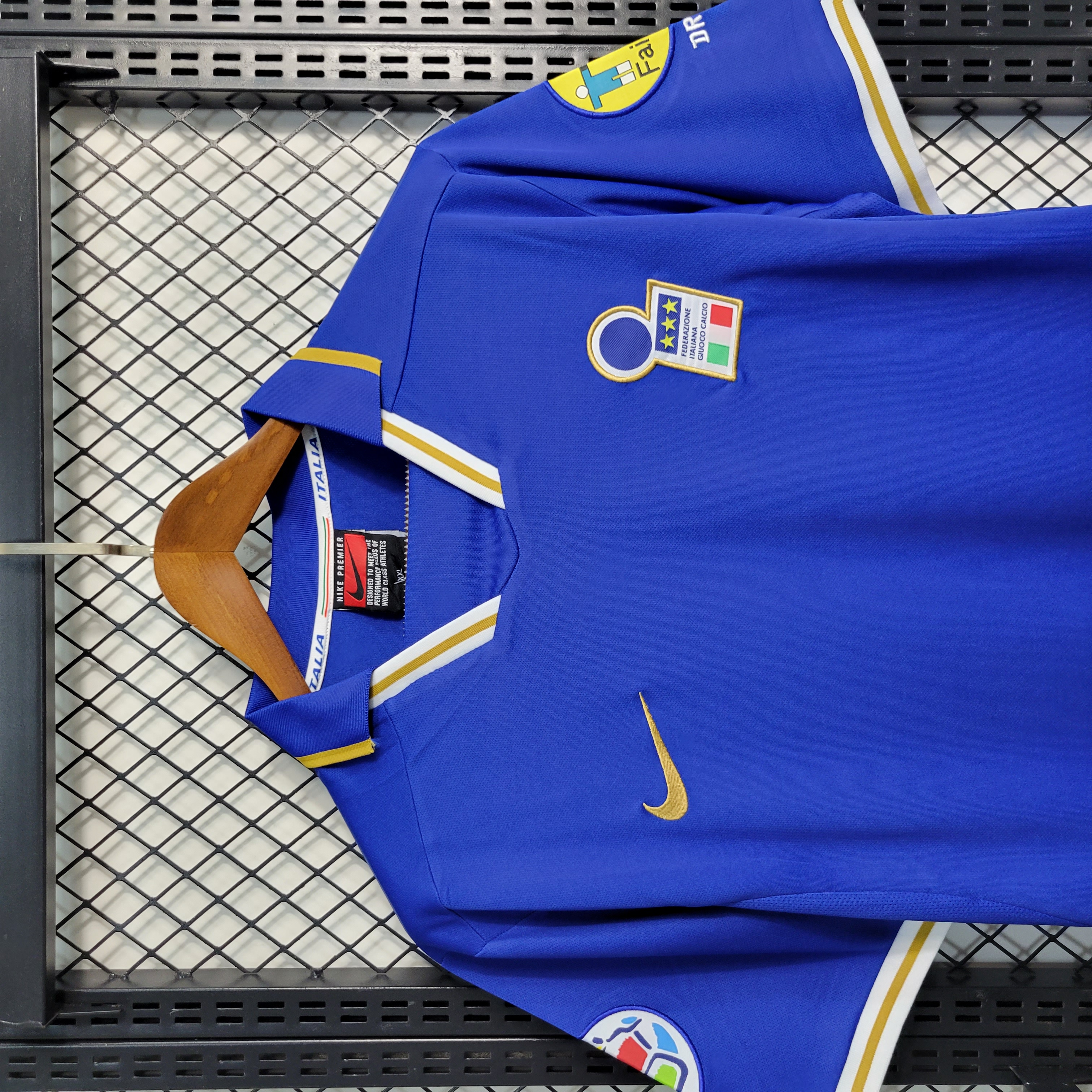 SIUjerseys-Retro Italy 1996 Home Stadium Jersey