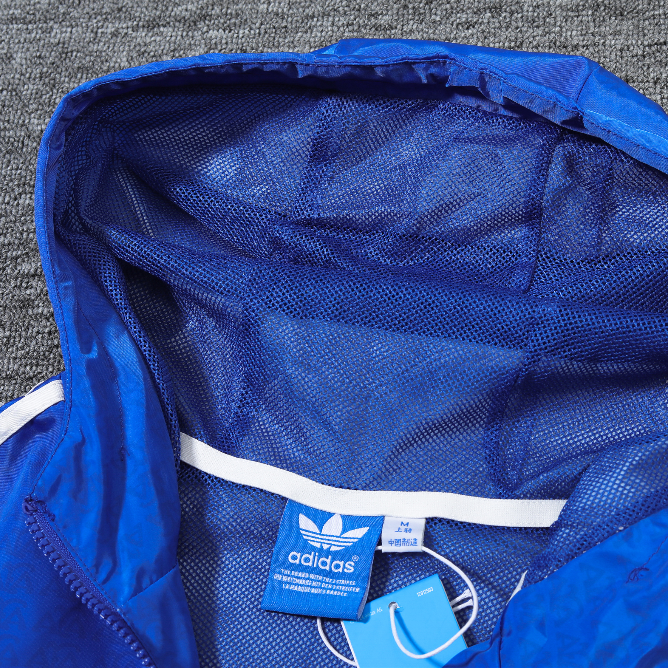 ManixJersey.com | Argentine 2024 Vintage Style Blue Hooded Windbreaker - Player Version -Customize Name, Number and Patch | Worldwide Shipping