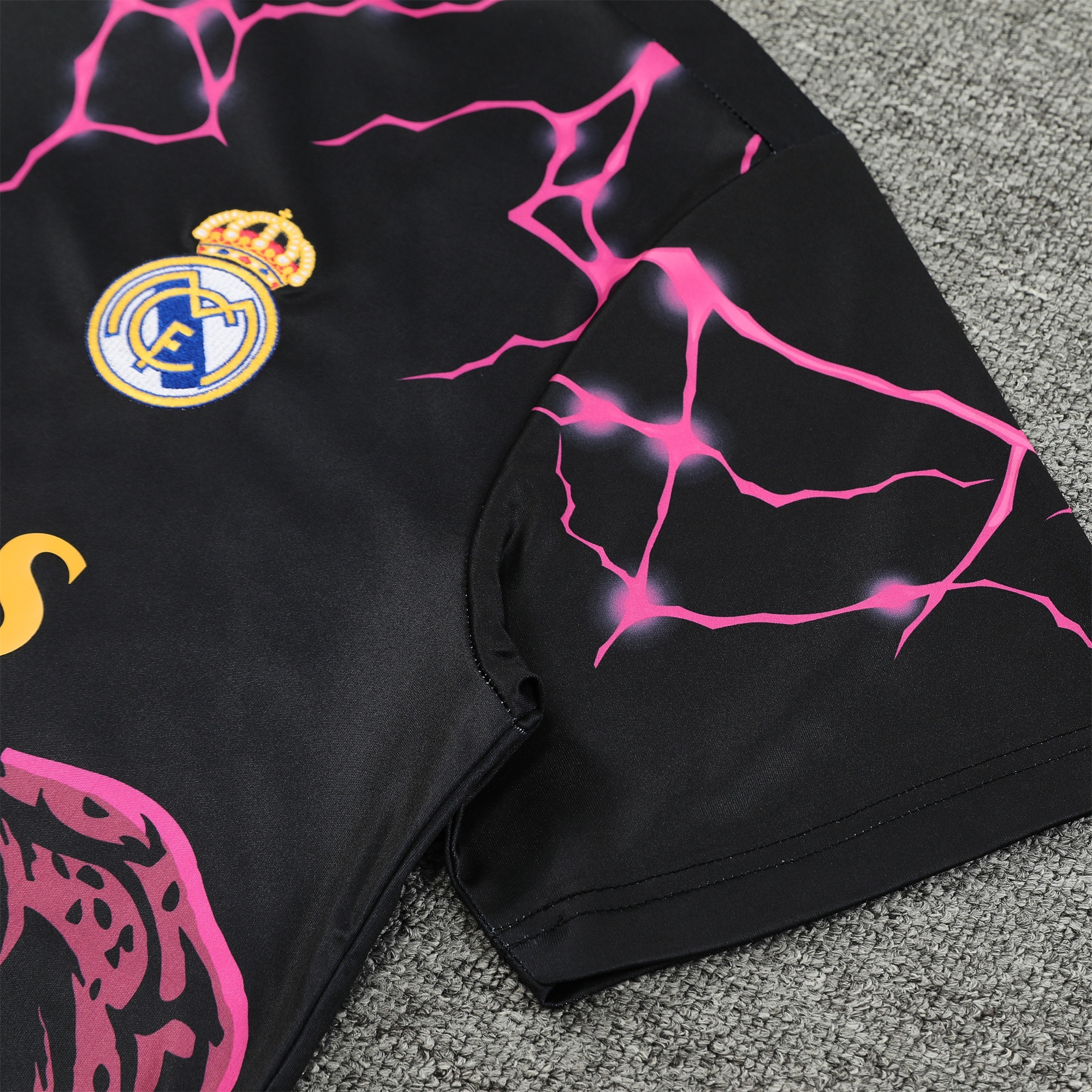 JerseysGala.com | Real Madrid 24-25 Short-Sleeve Training Set - Purple Leopard Top & Black Shorts -Customize Name, Number and Patch | Worldwide Shipping
