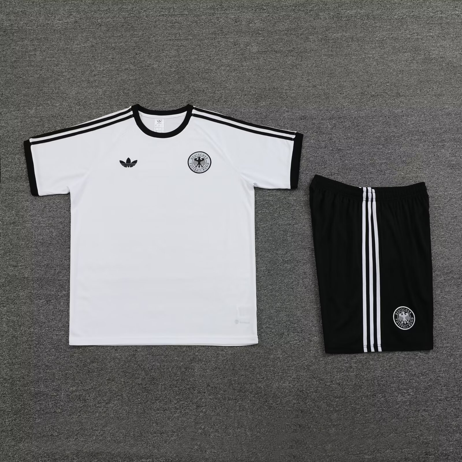 unitedfutballjersey-Germany 2024 Originals 3-Stripes Short-Sleeve Training Set - White