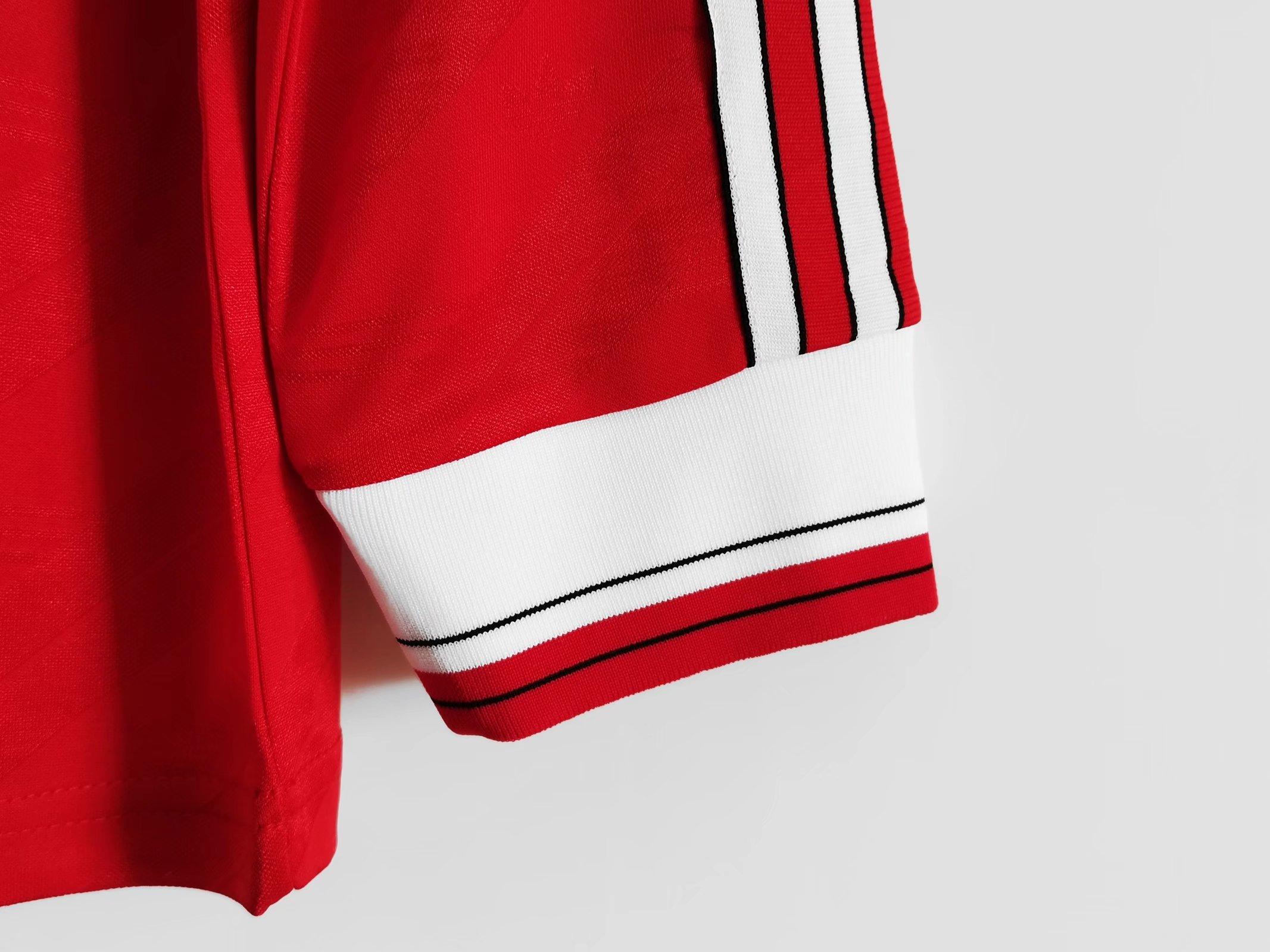 ManixJersey.com | Retro Manchester United 86-88 Home Long Sleeve Jersey -Customize Name, Number and Patch | Worldwide Shipping