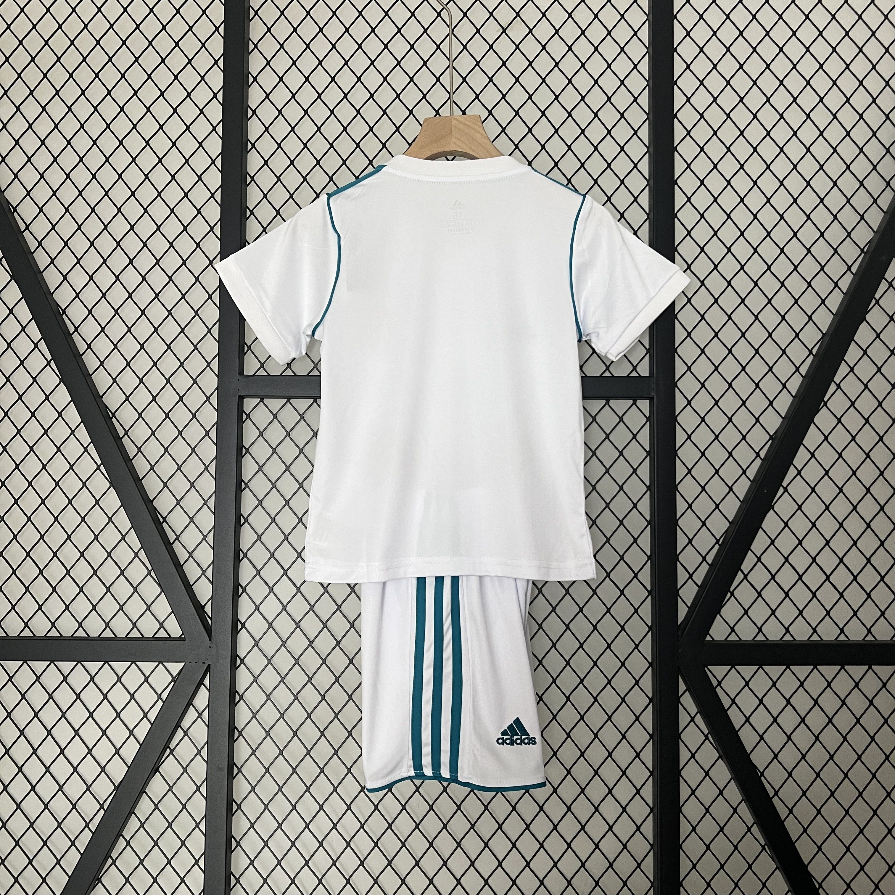 ManixJersey.com | Retro Real Madrid 17-18 Home Stadium Kids Kit -Customize Name, Number and Patch | Worldwide Shipping