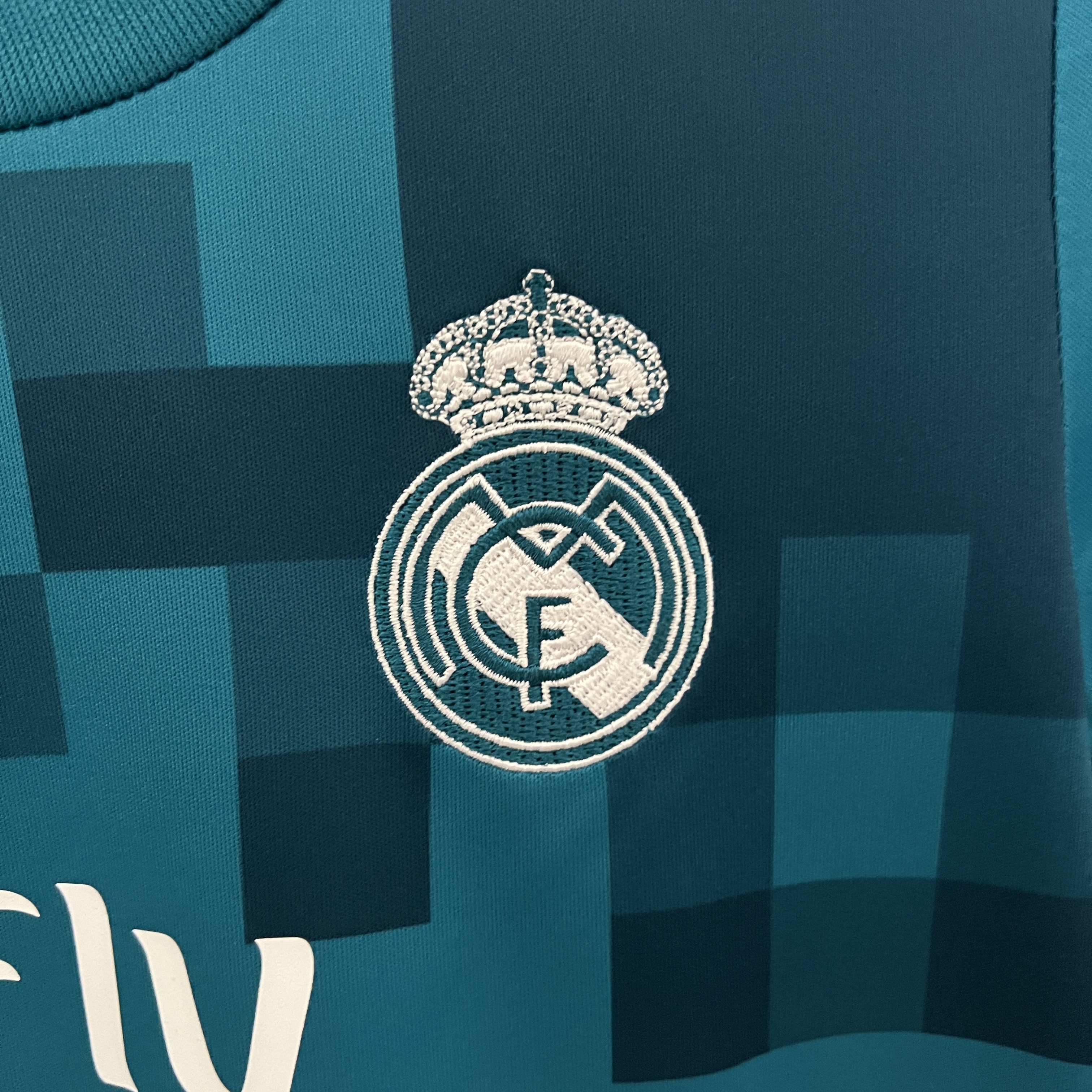 ManixJersey.com | Retro Real Madrid 17-18 Third Kids Kit -Customize Name, Number and Patch | Worldwide Shipping