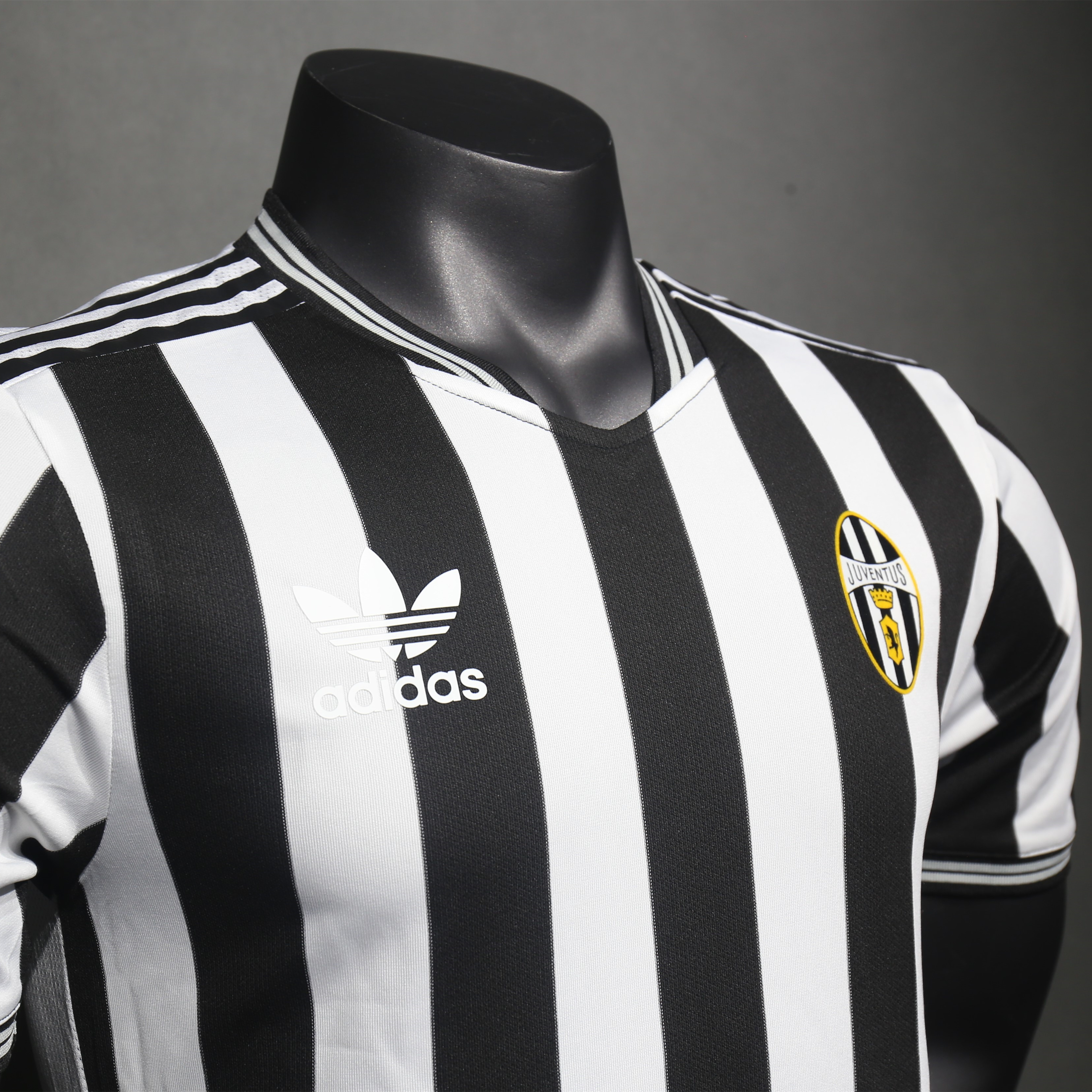 unitedfutballjersey-Juventus 24-25 Trefoil Vintage Unsponsored Special Jersey
